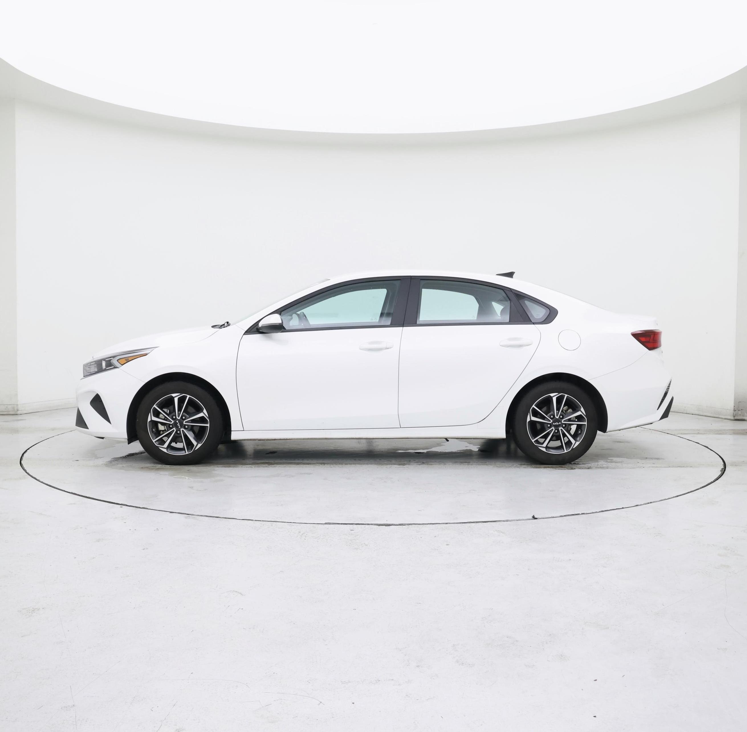 Thumbnail: 2023 Kia Forte - 3