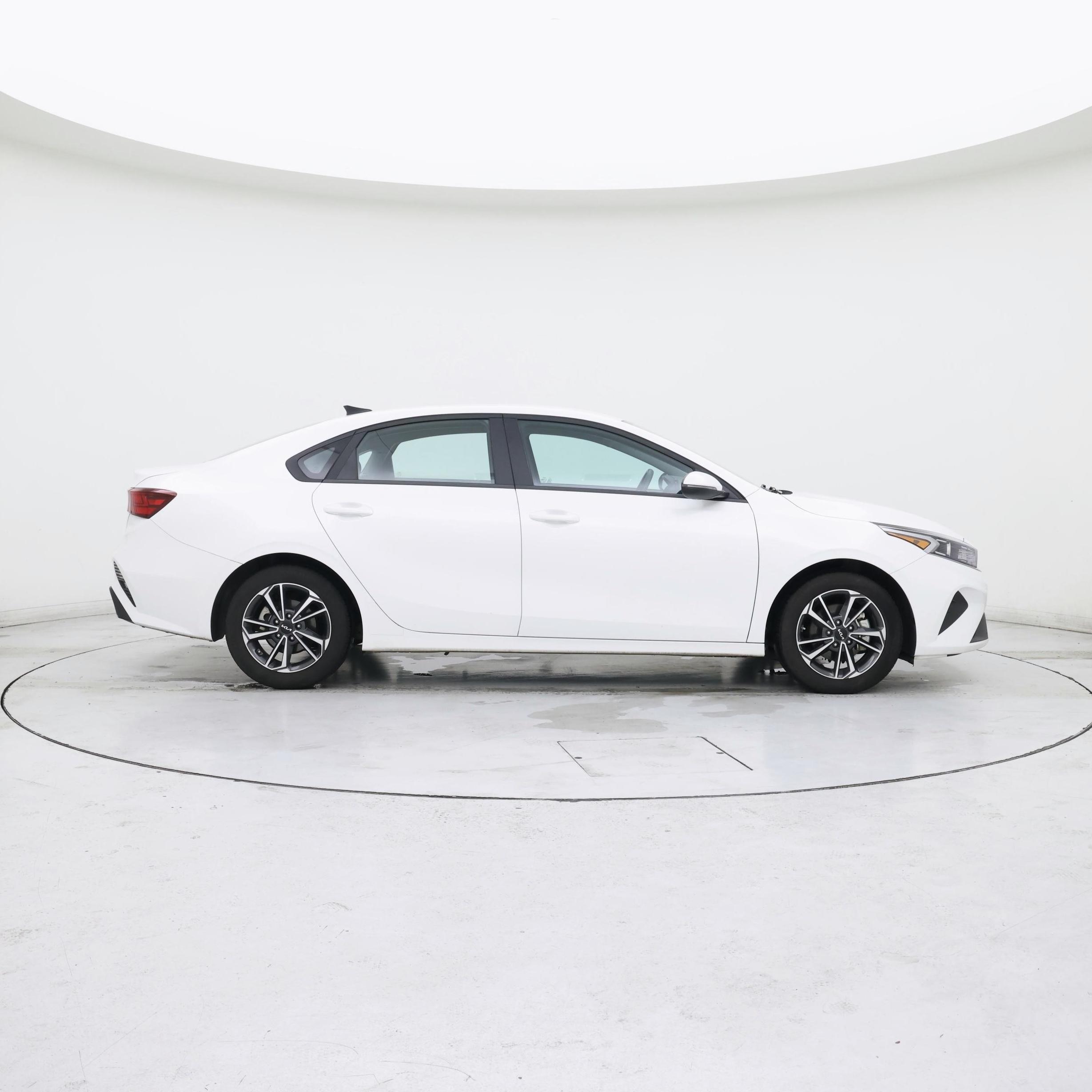 Thumbnail: 2023 Kia Forte - 7