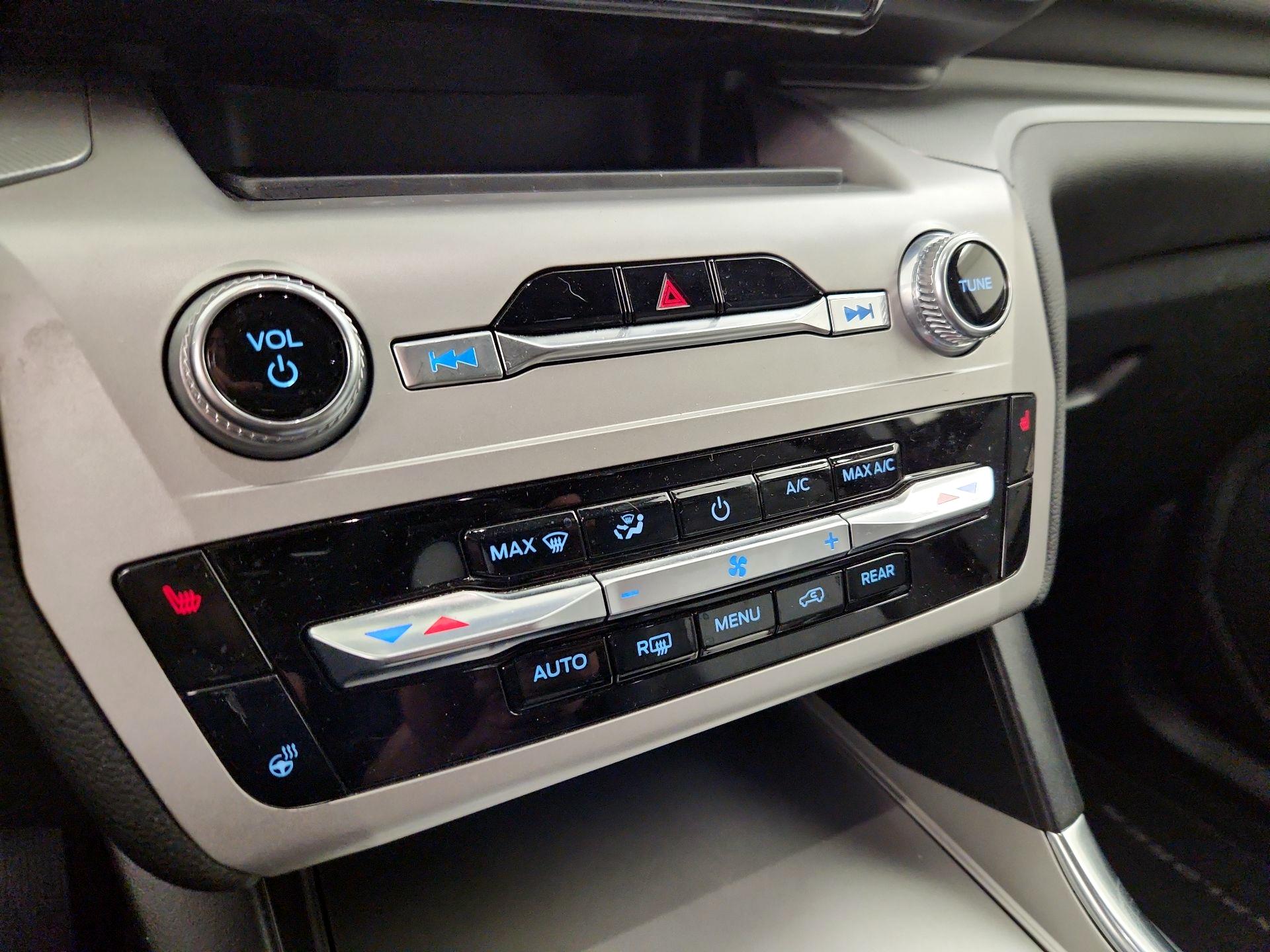 Thumbnail: 2022 Ford Explorer - 17