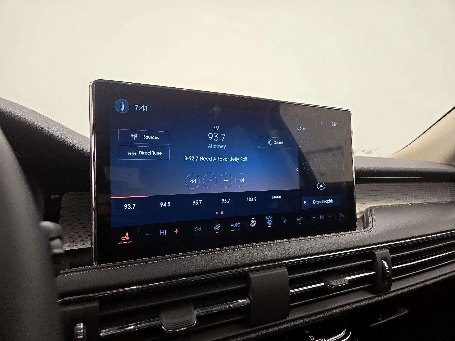 Thumbnail: 2023 Lincoln Corsair - 16