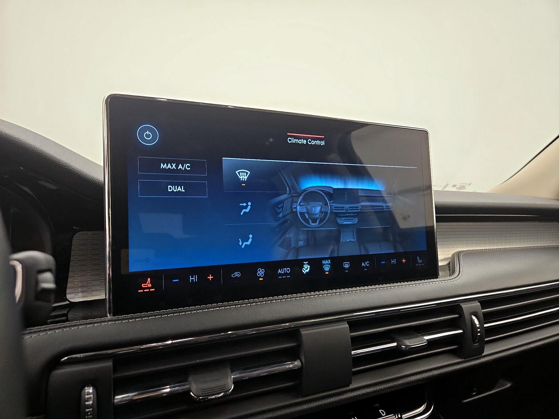 Thumbnail: 2023 Lincoln Corsair - 17