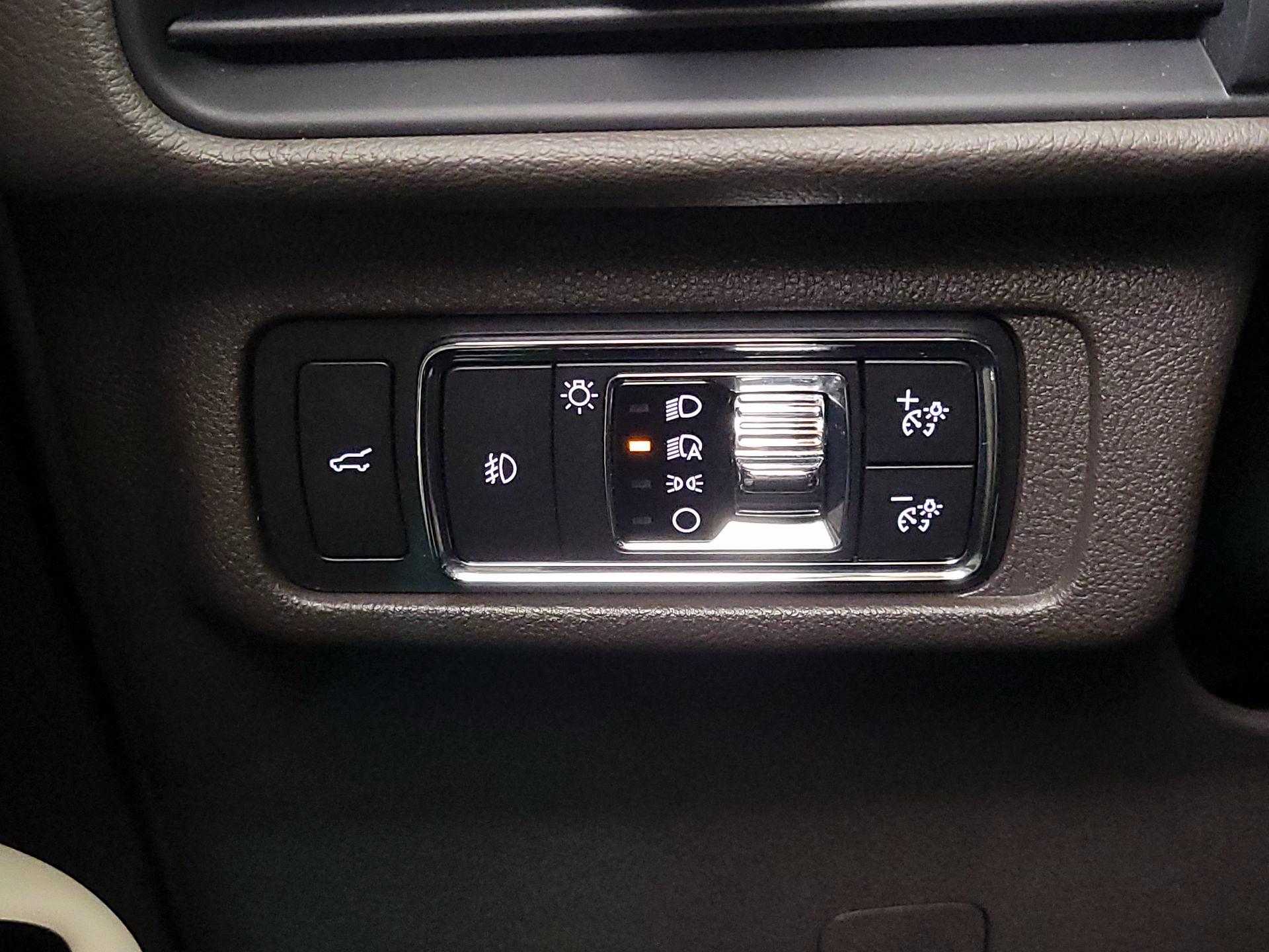 Thumbnail: 2021 Lincoln Corsair - 13