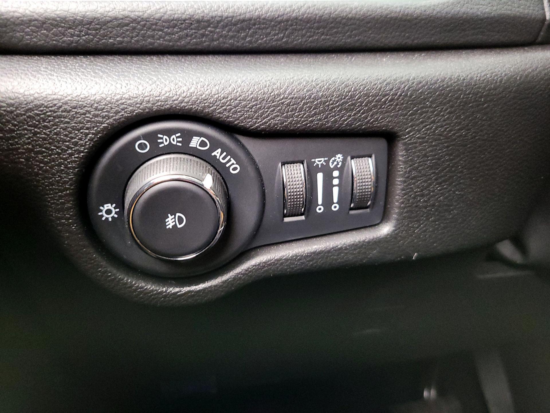 Thumbnail: 2022 Chrysler Pacifica - 13