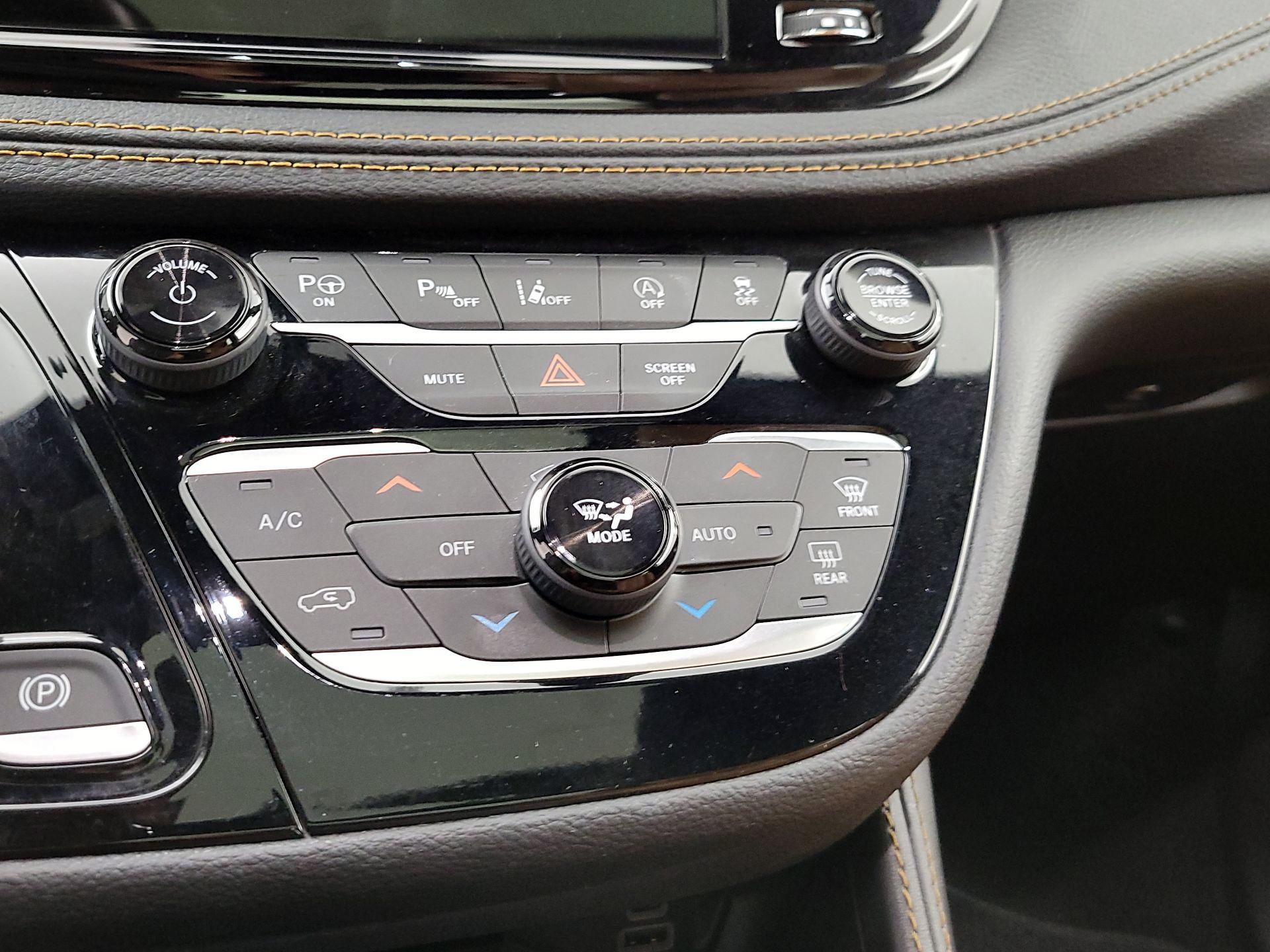 Thumbnail: 2022 Chrysler Pacifica - 17