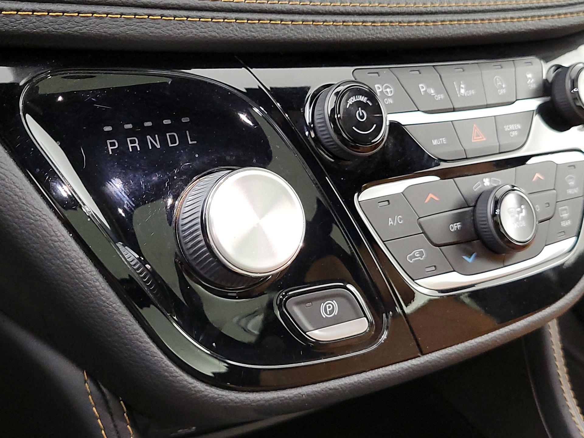 Thumbnail: 2022 Chrysler Pacifica - 18