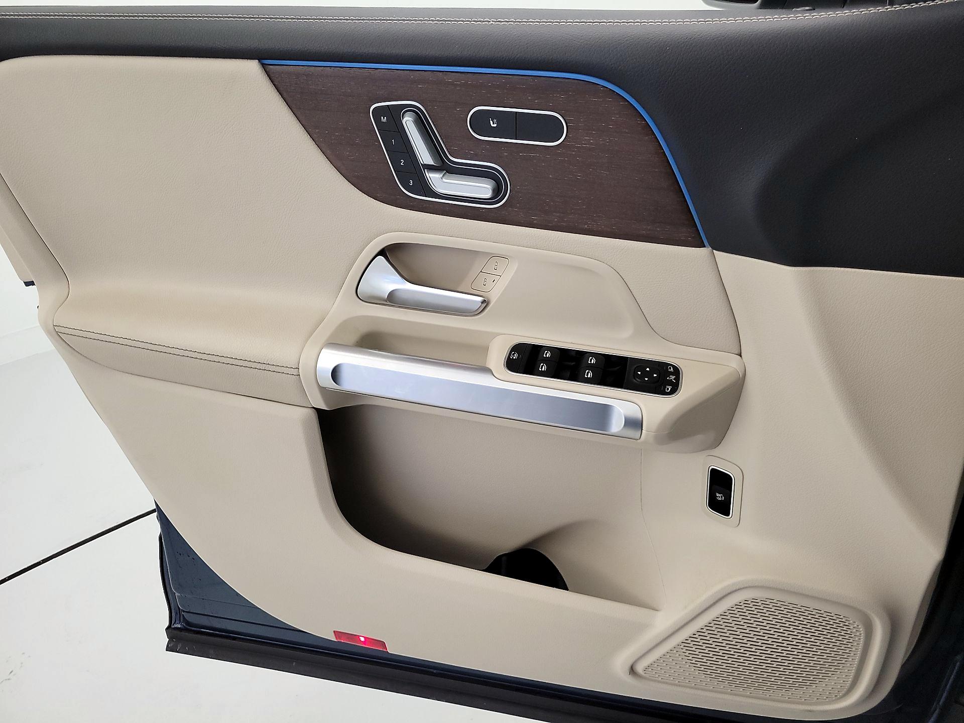 Thumbnail: 2021 Mercedes-Benz GLB - 12