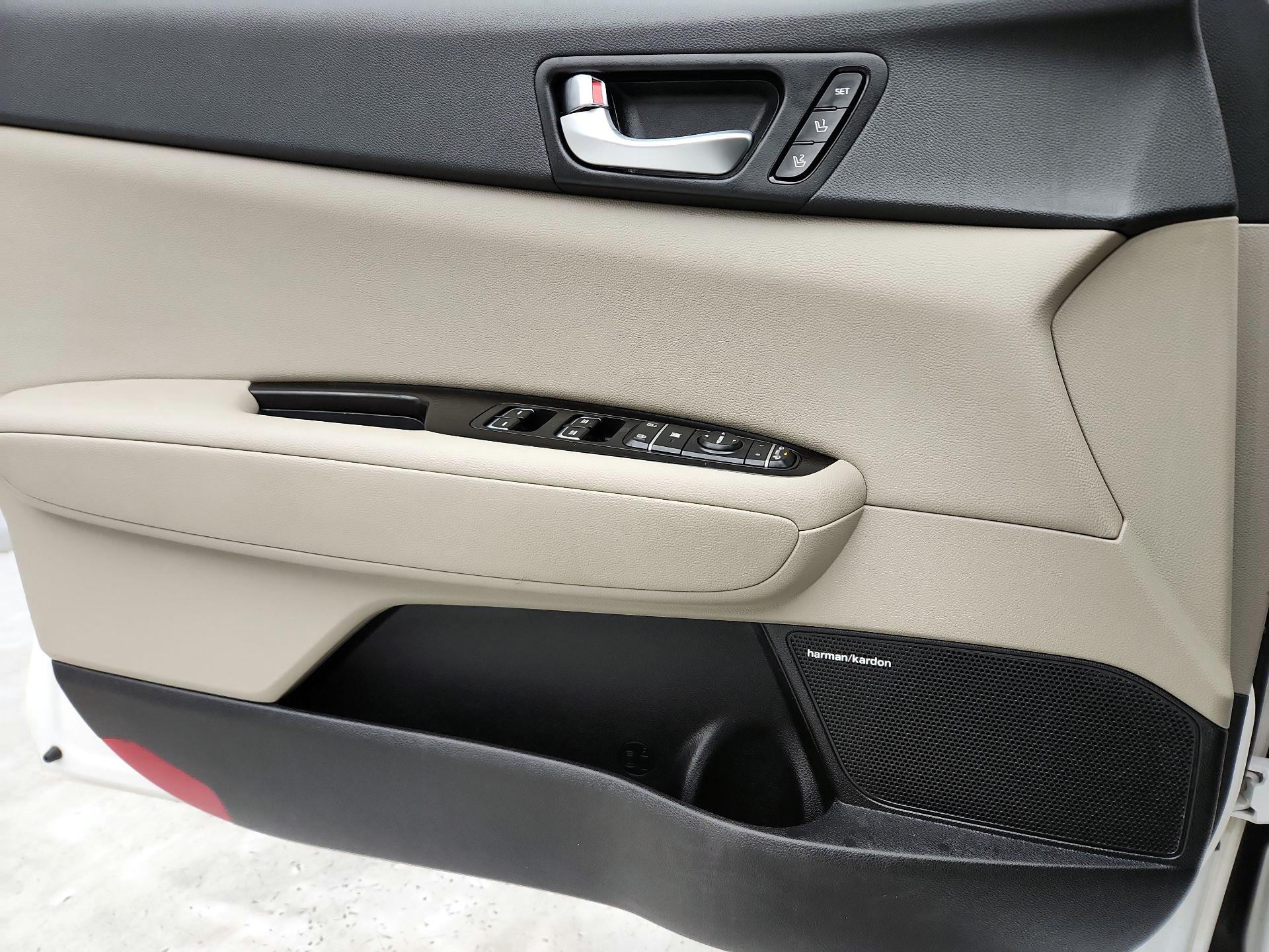 Thumbnail: 2017 Kia Optima - 12