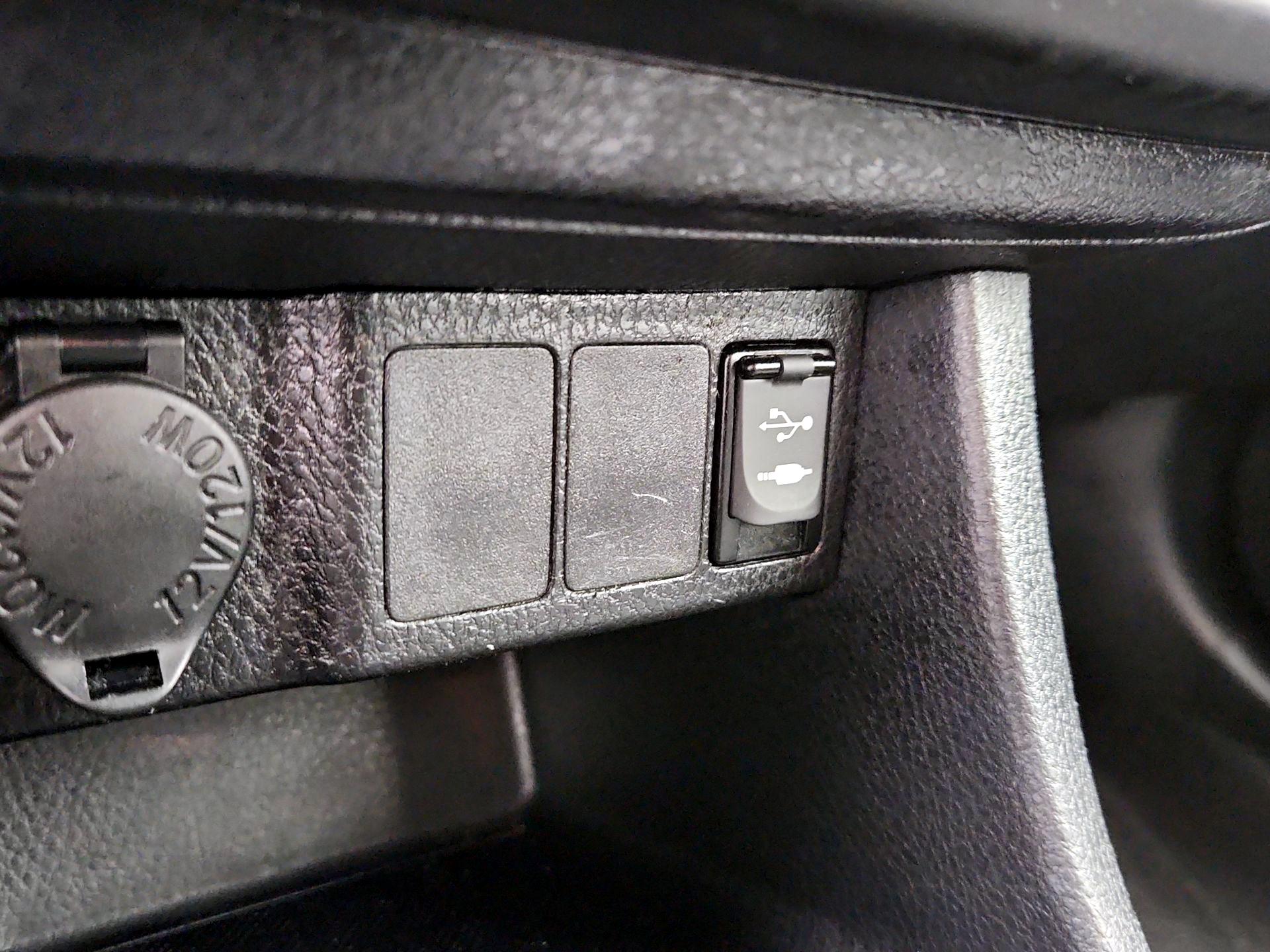 Thumbnail: 2015 Toyota Corolla - 17