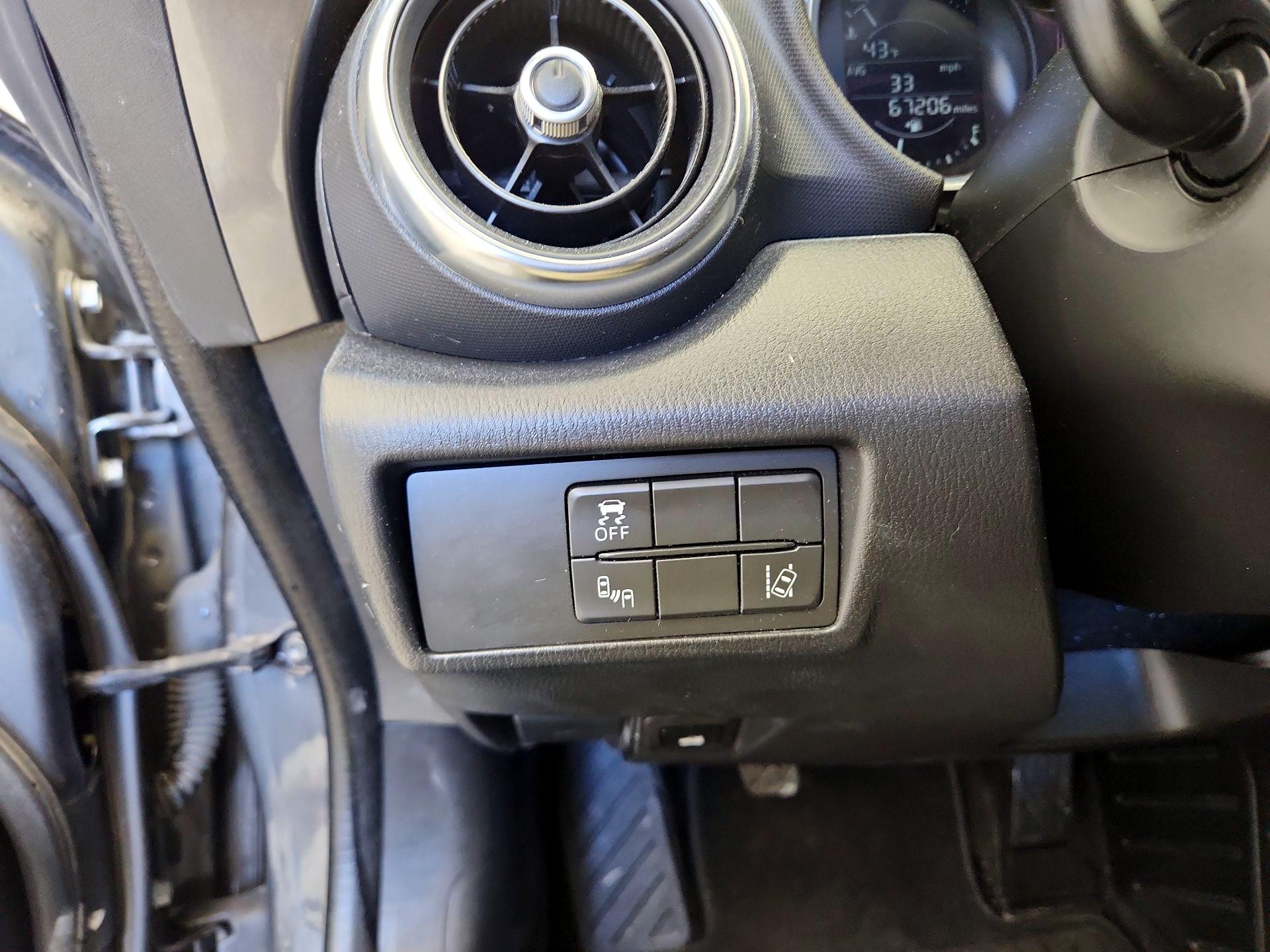 Thumbnail: 2018 Mazda MX-5 Miata - 13