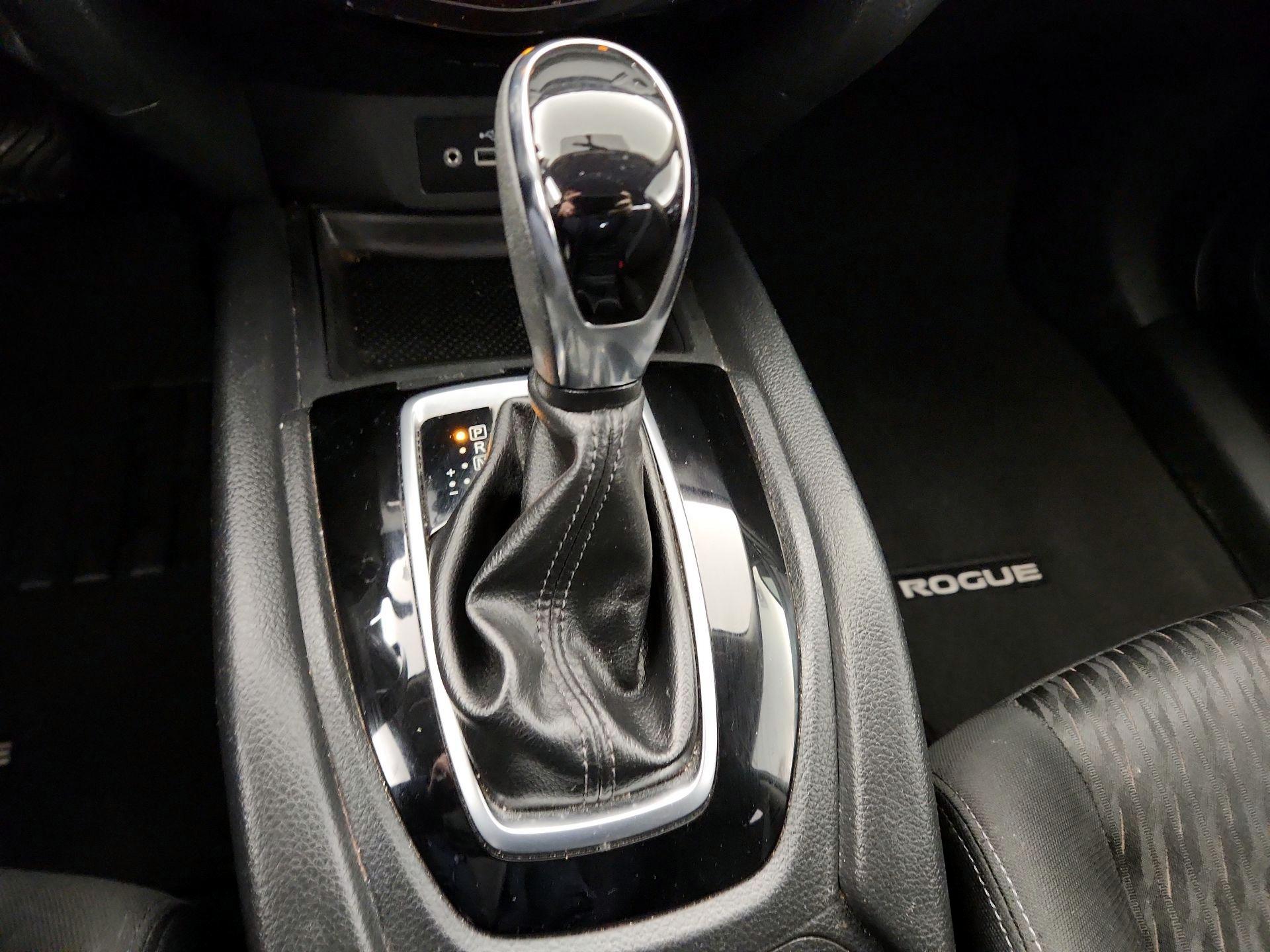 Thumbnail: 2018 Nissan Rogue - 17