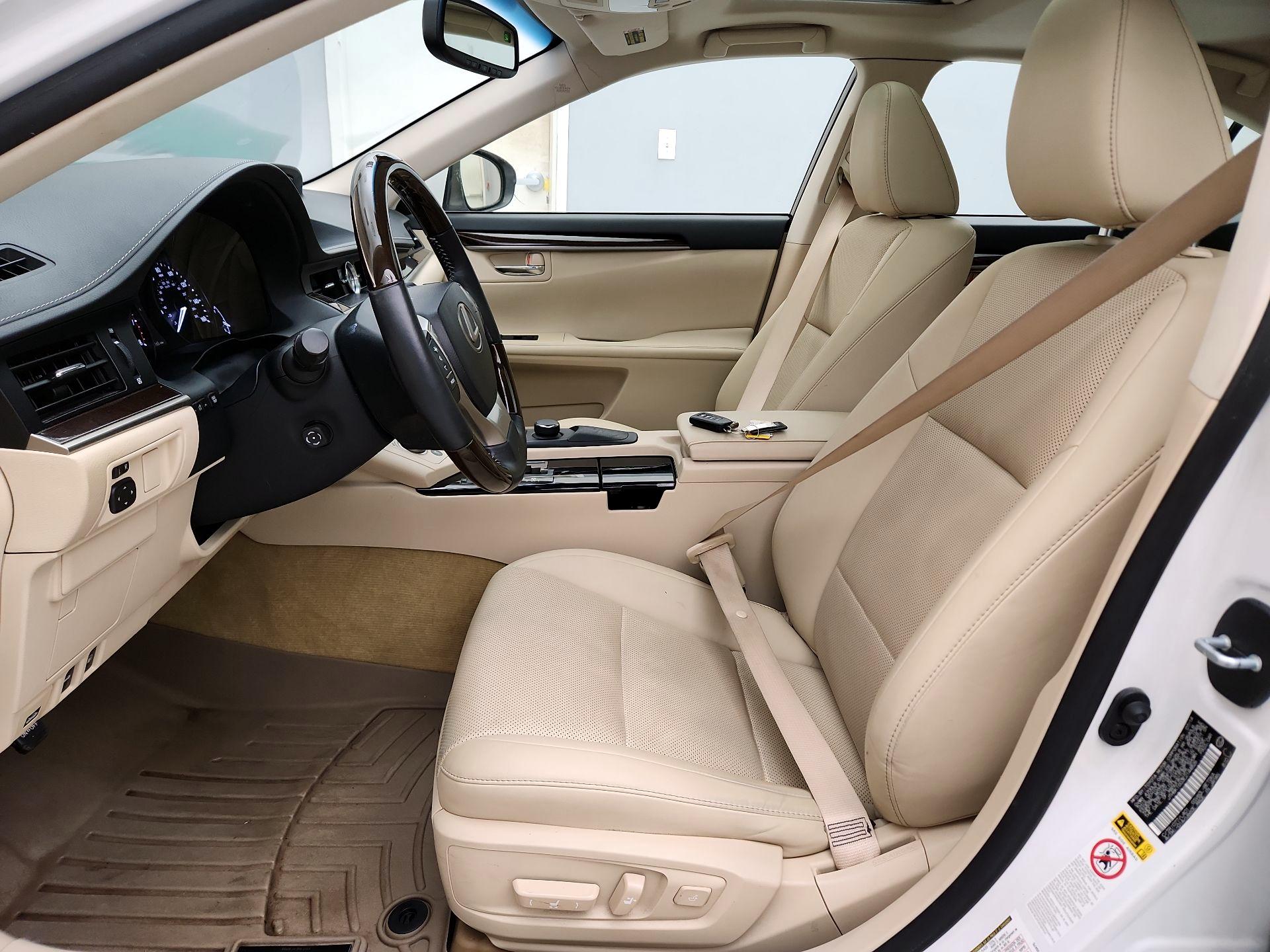 Thumbnail: 2014 Lexus ES - 11