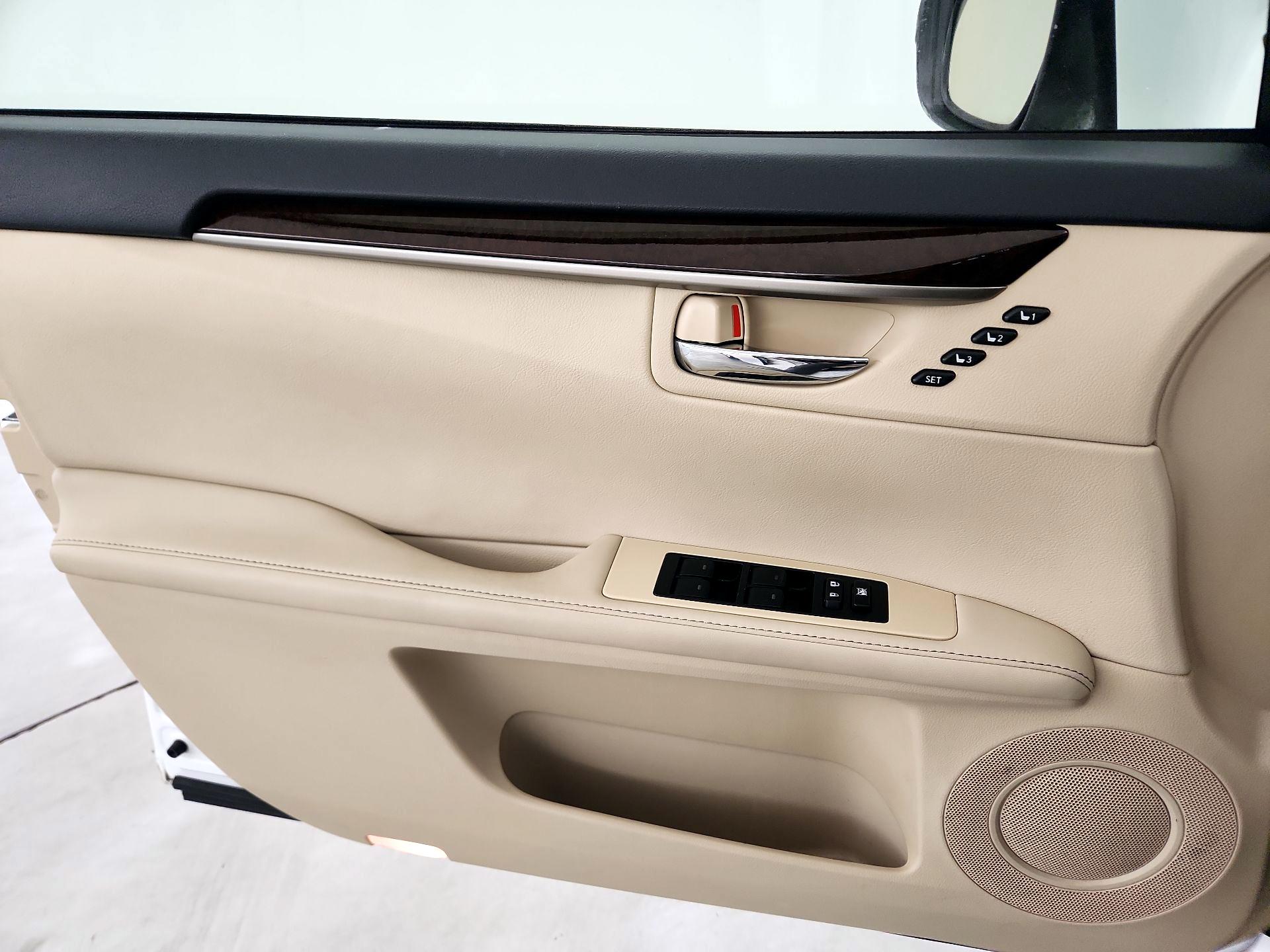 Thumbnail: 2014 Lexus ES - 12