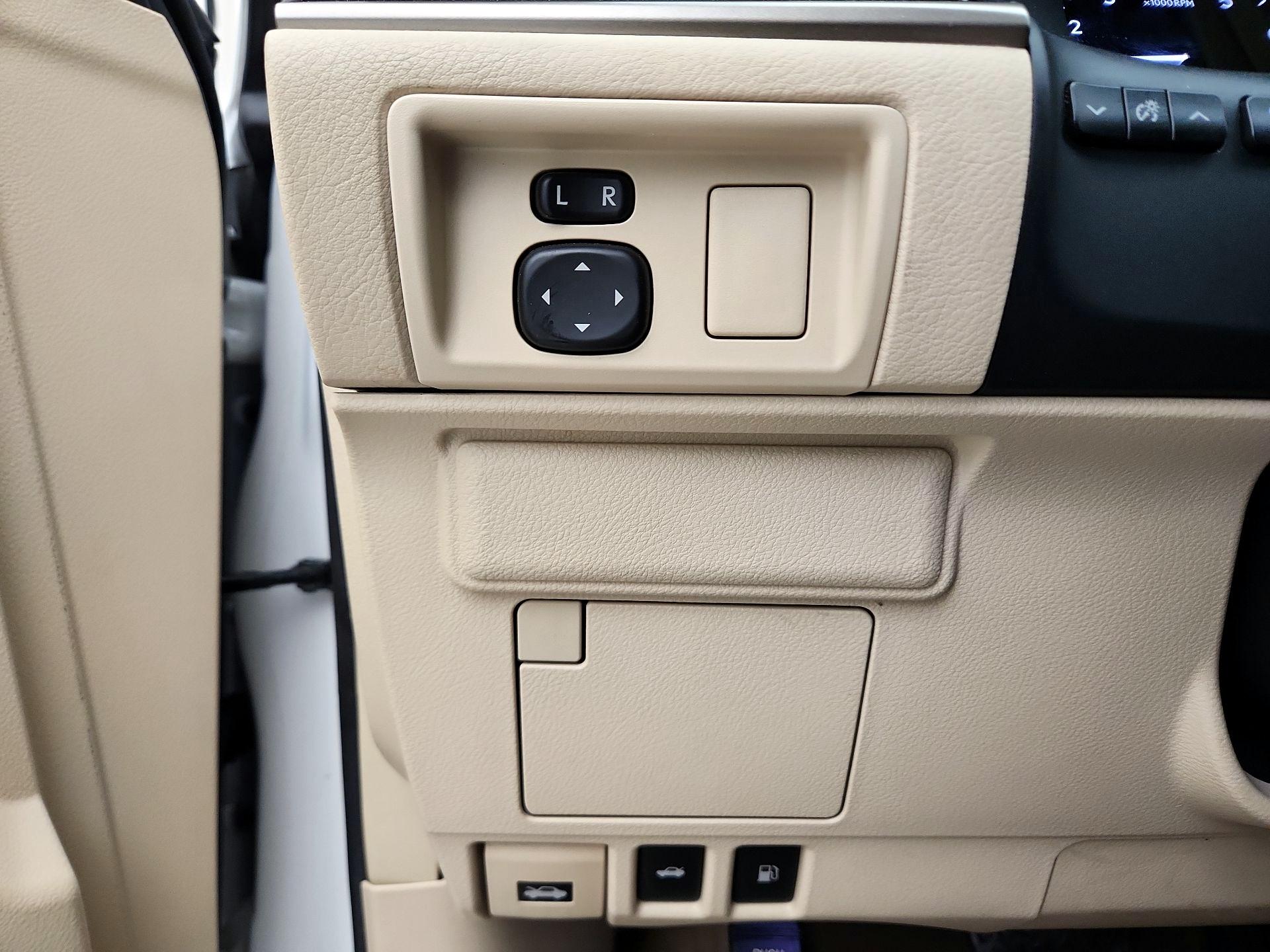 Thumbnail: 2014 Lexus ES - 13