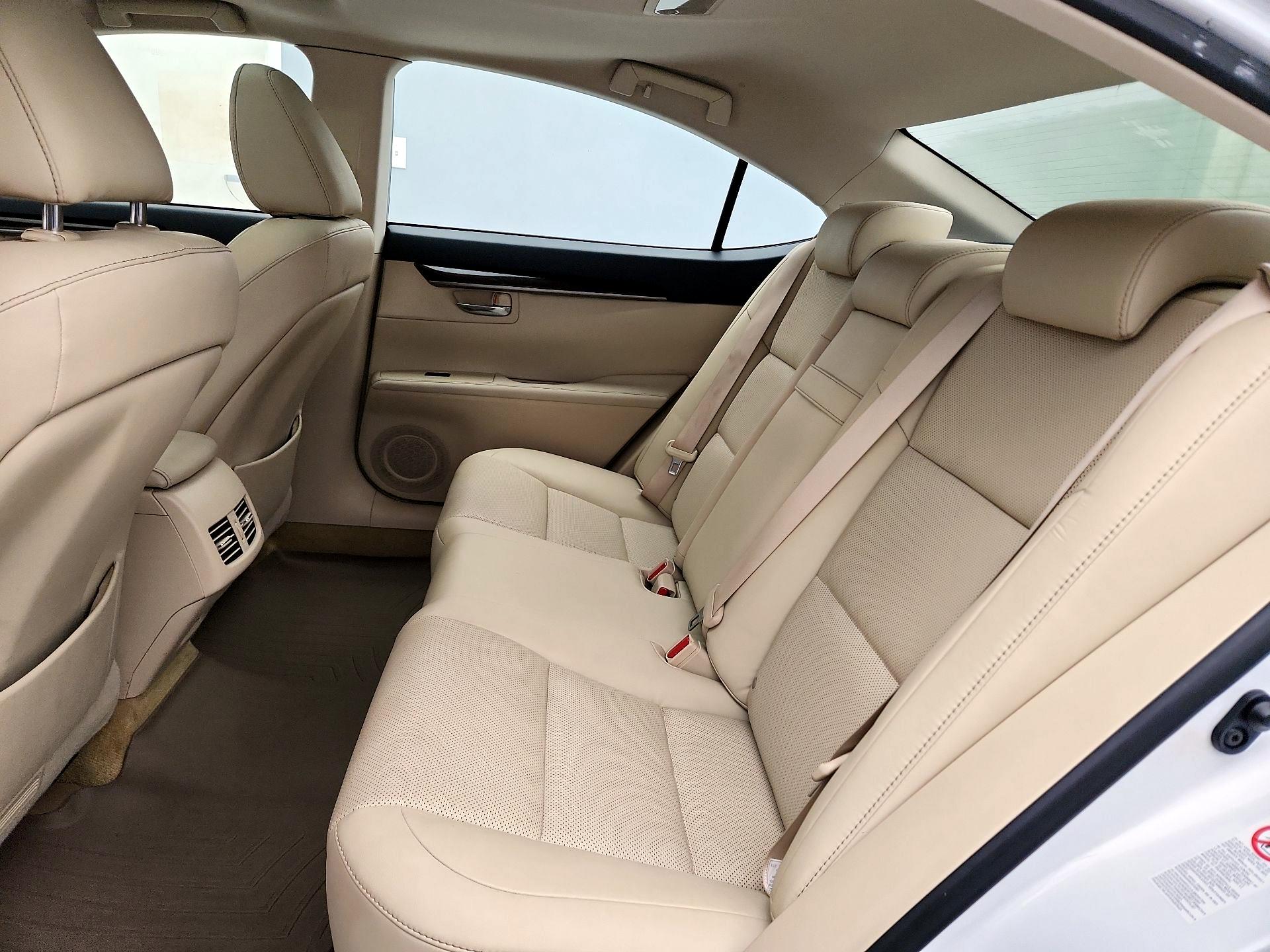 Thumbnail: 2014 Lexus ES - 20