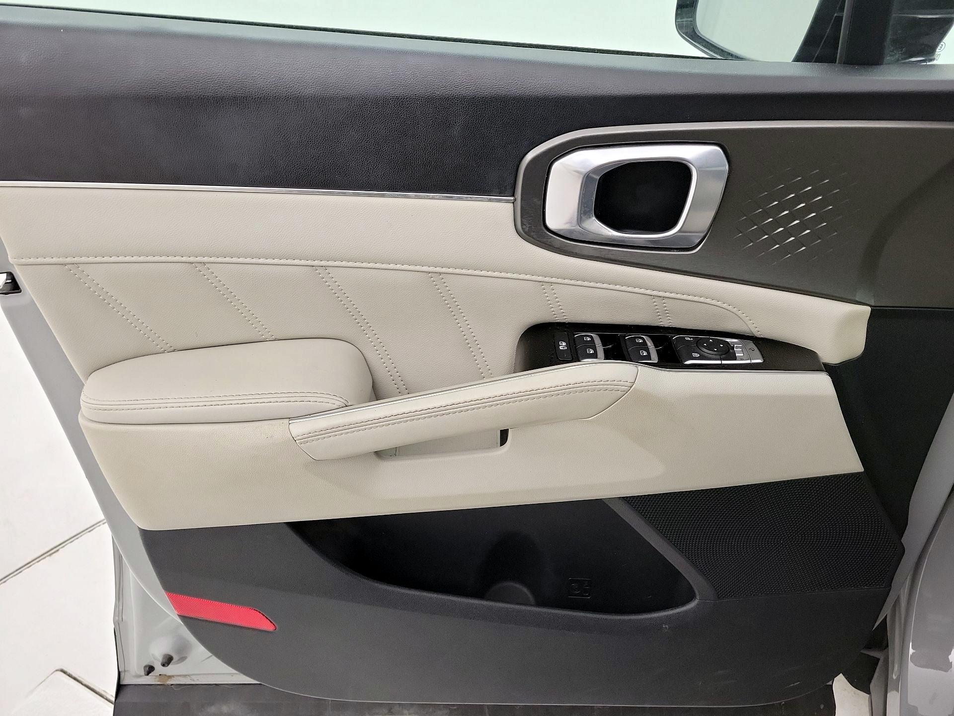 Thumbnail: 2023 Kia Sorento - 12