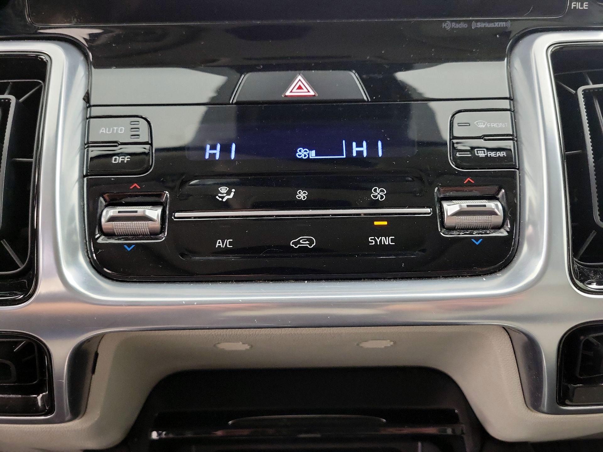 Thumbnail: 2023 Kia Sorento - 16