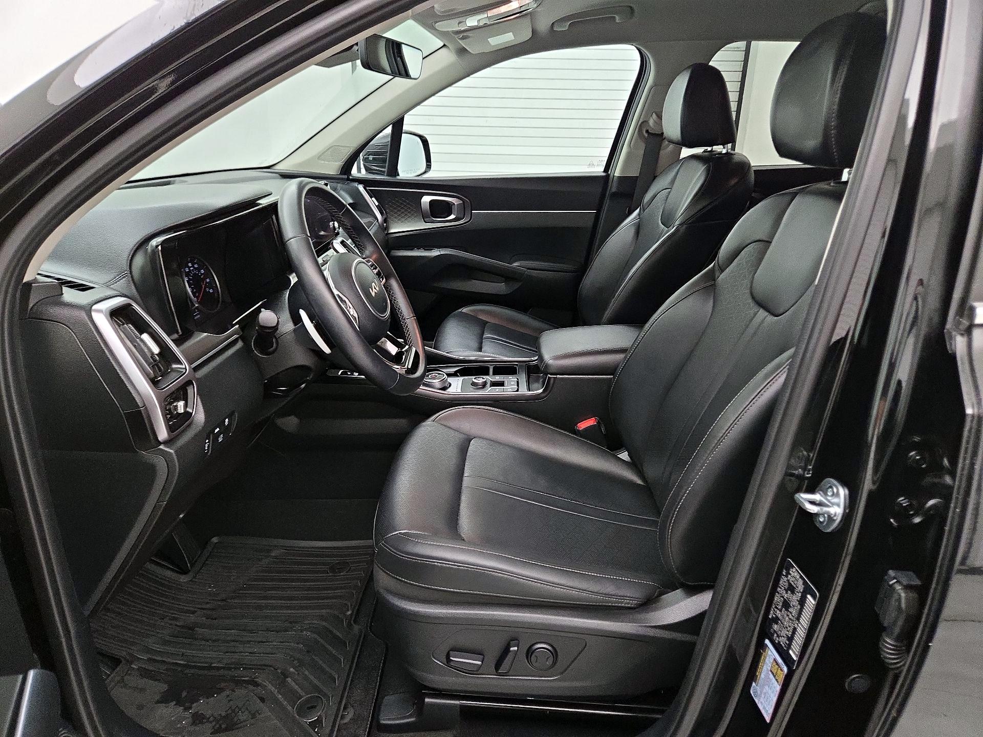 Thumbnail: 2023 Kia Sorento - 11