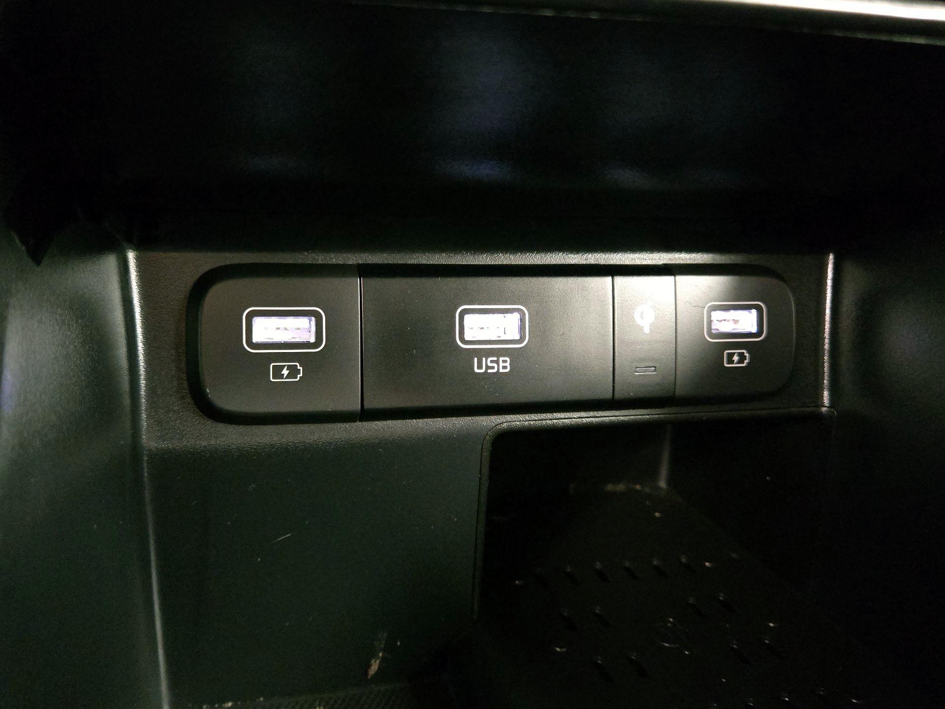 Thumbnail: 2023 Kia Sorento - 19