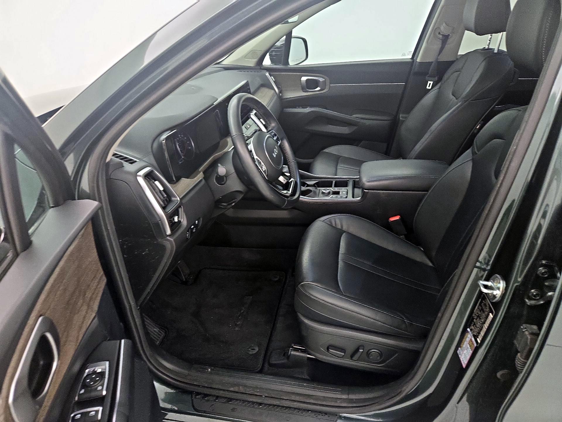 Thumbnail: 2023 Kia Sorento - 11