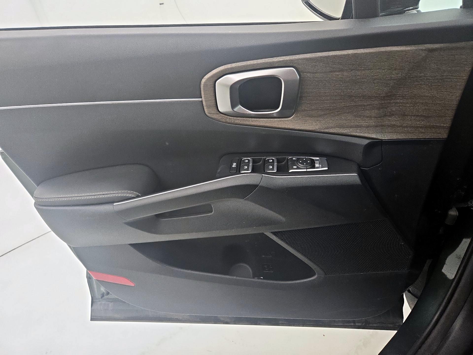 Thumbnail: 2023 Kia Sorento - 12