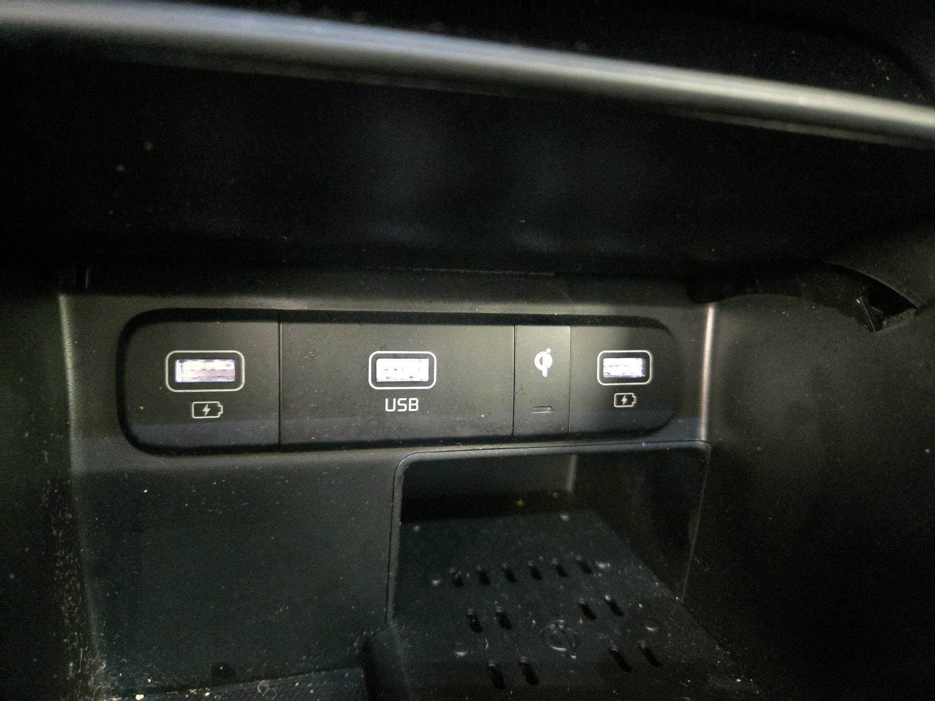 Thumbnail: 2023 Kia Sorento - 19