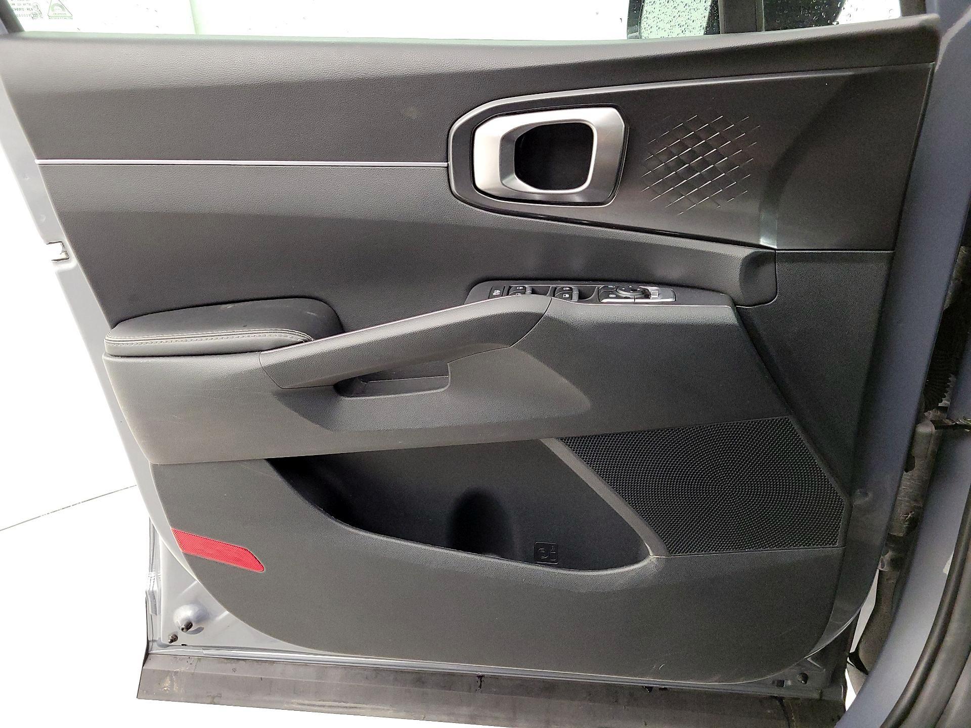 Thumbnail: 2023 Kia Sorento - 12