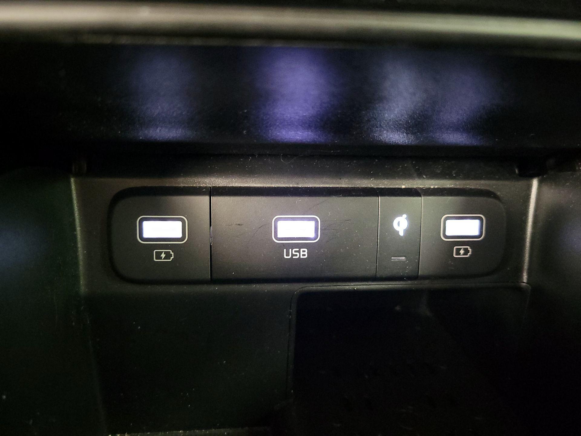 Thumbnail: 2023 Kia Sorento - 19