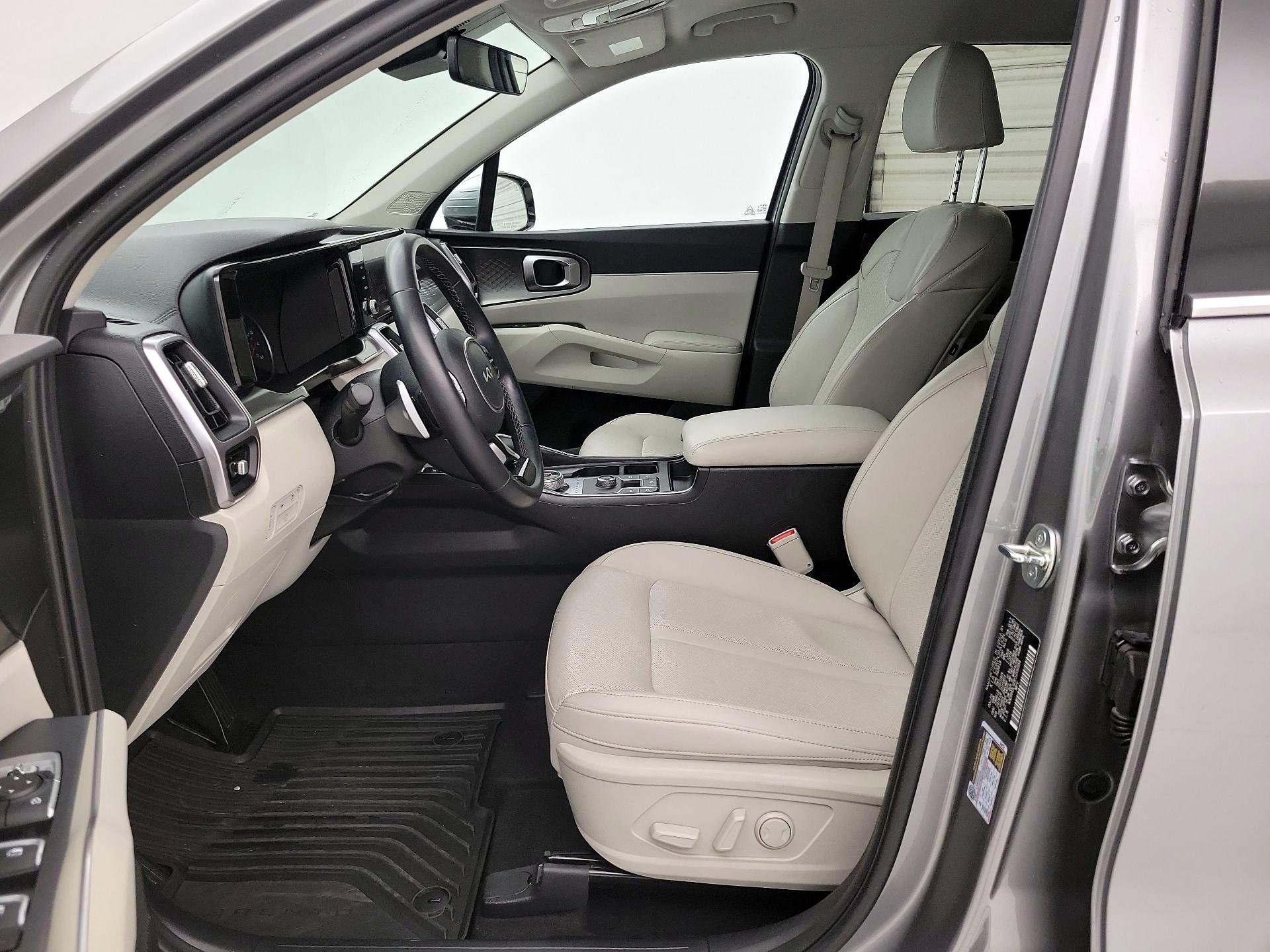 Thumbnail: 2023 Kia Sorento - 11