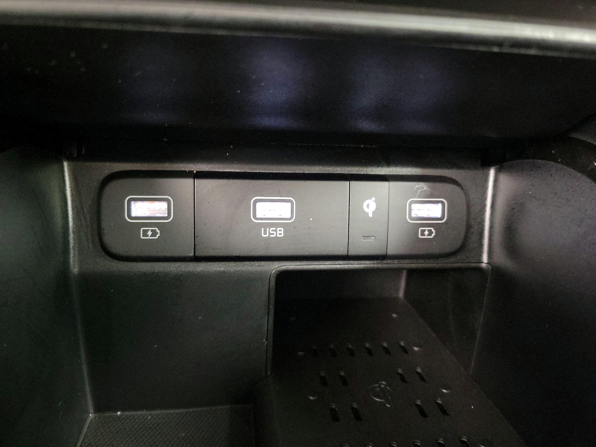 Thumbnail: 2023 Kia Sorento - 19