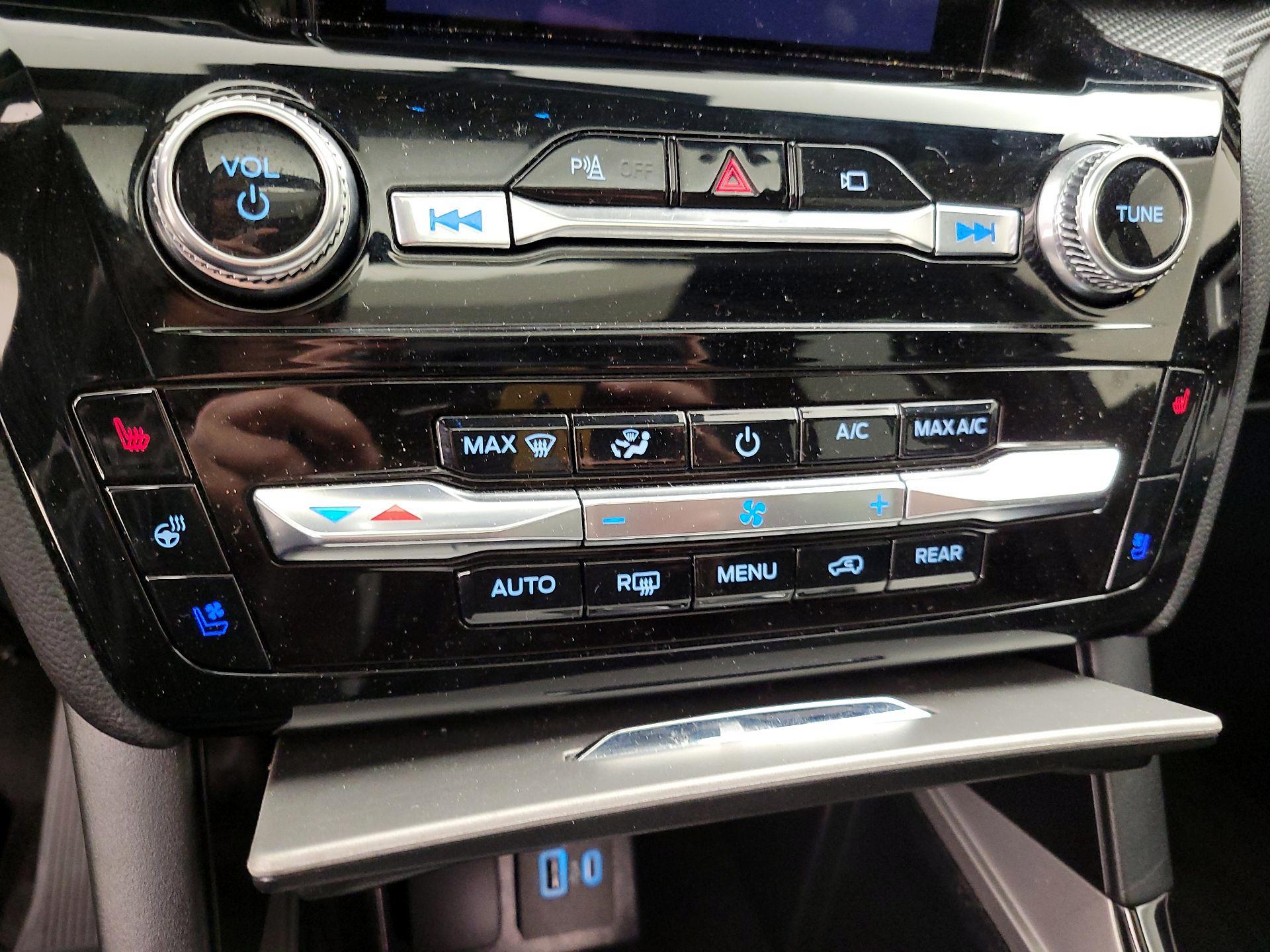 Thumbnail: 2022 Ford Explorer - 17