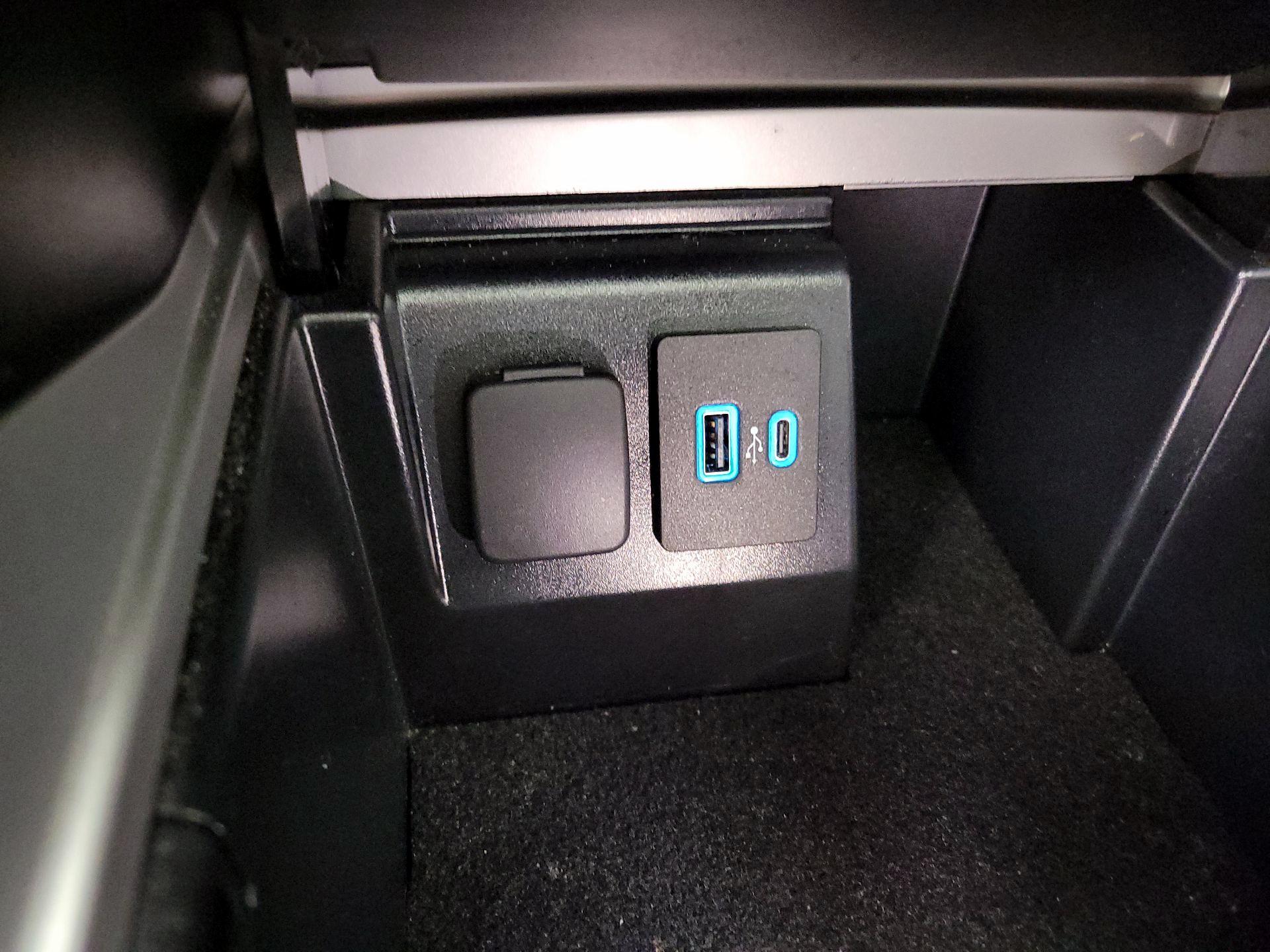 Thumbnail: 2022 Ford Explorer - 19