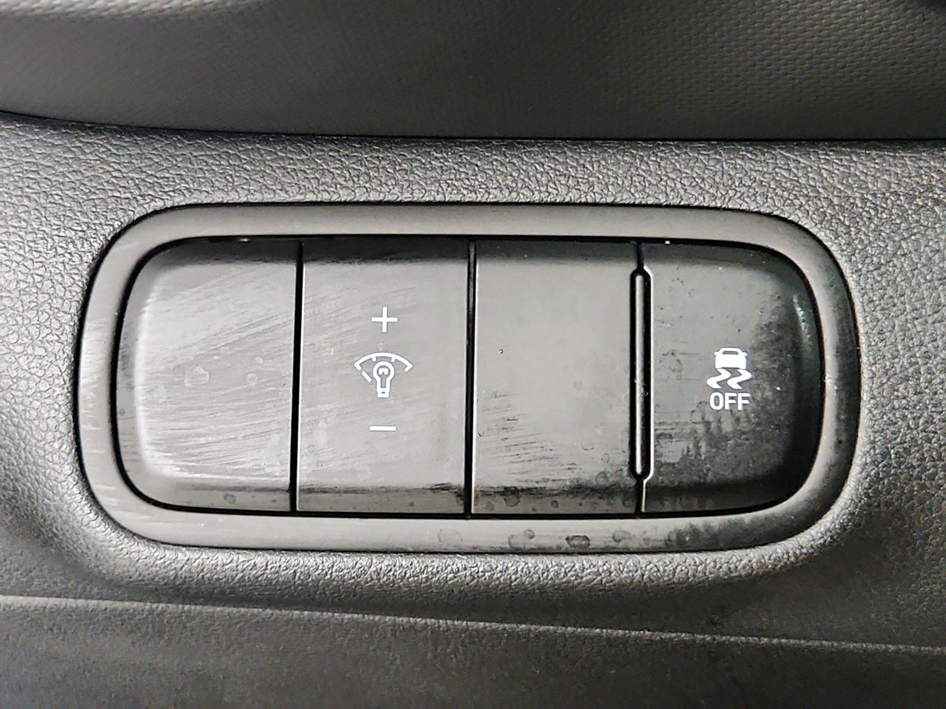 Thumbnail: 2023 Hyundai Venue - 13