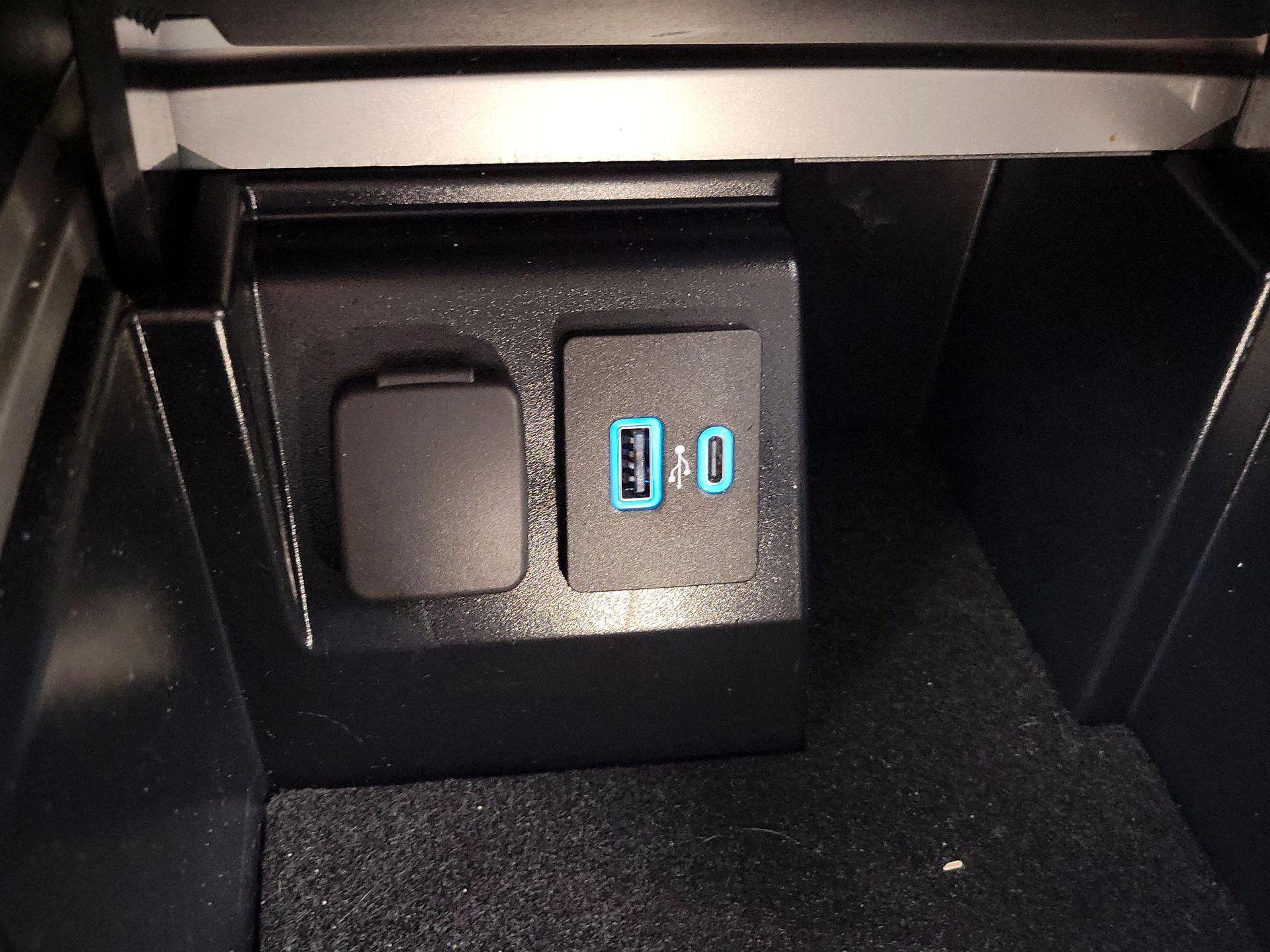 Thumbnail: 2022 Ford Explorer - 19