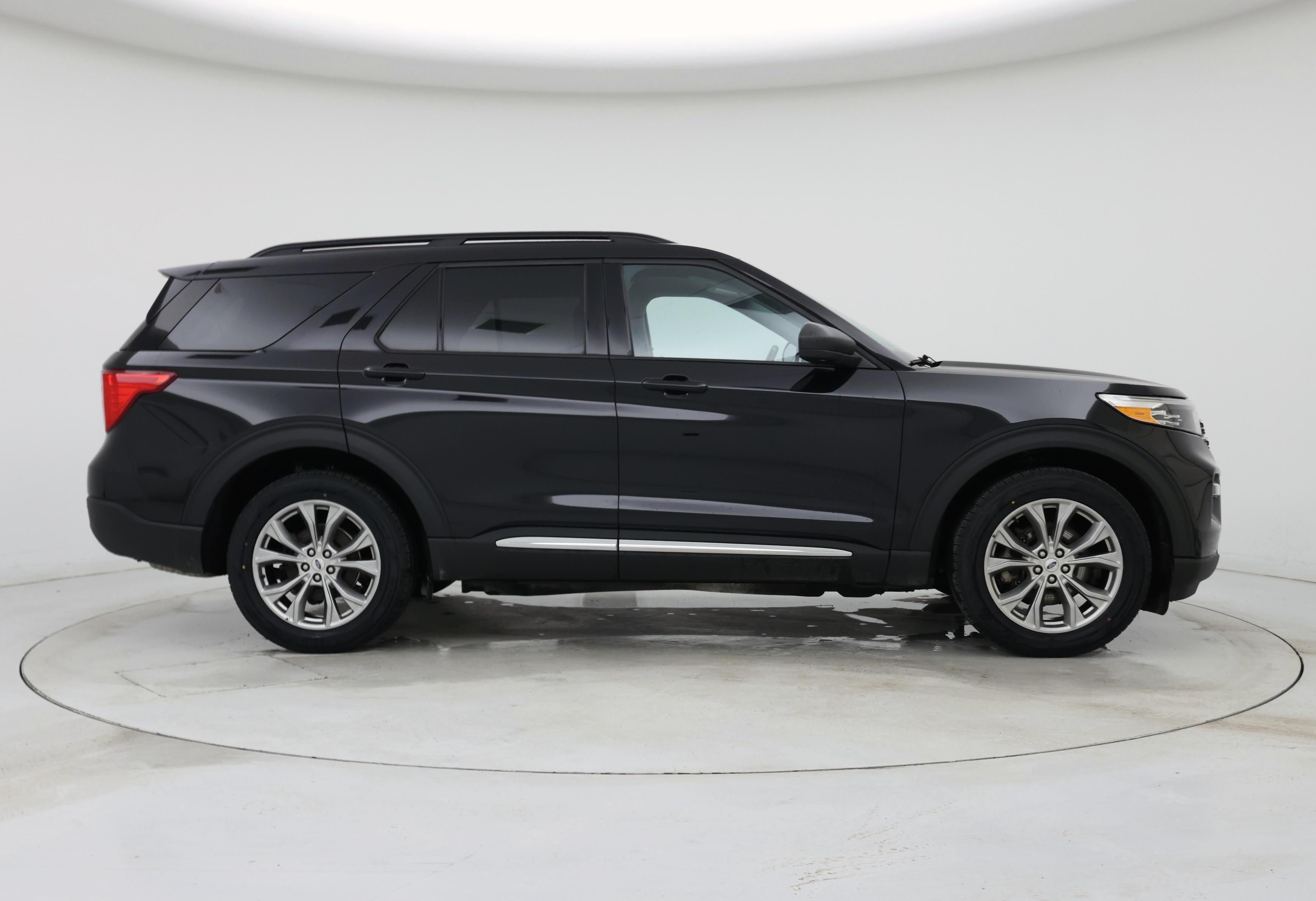 Thumbnail: 2022 Ford Explorer - 7