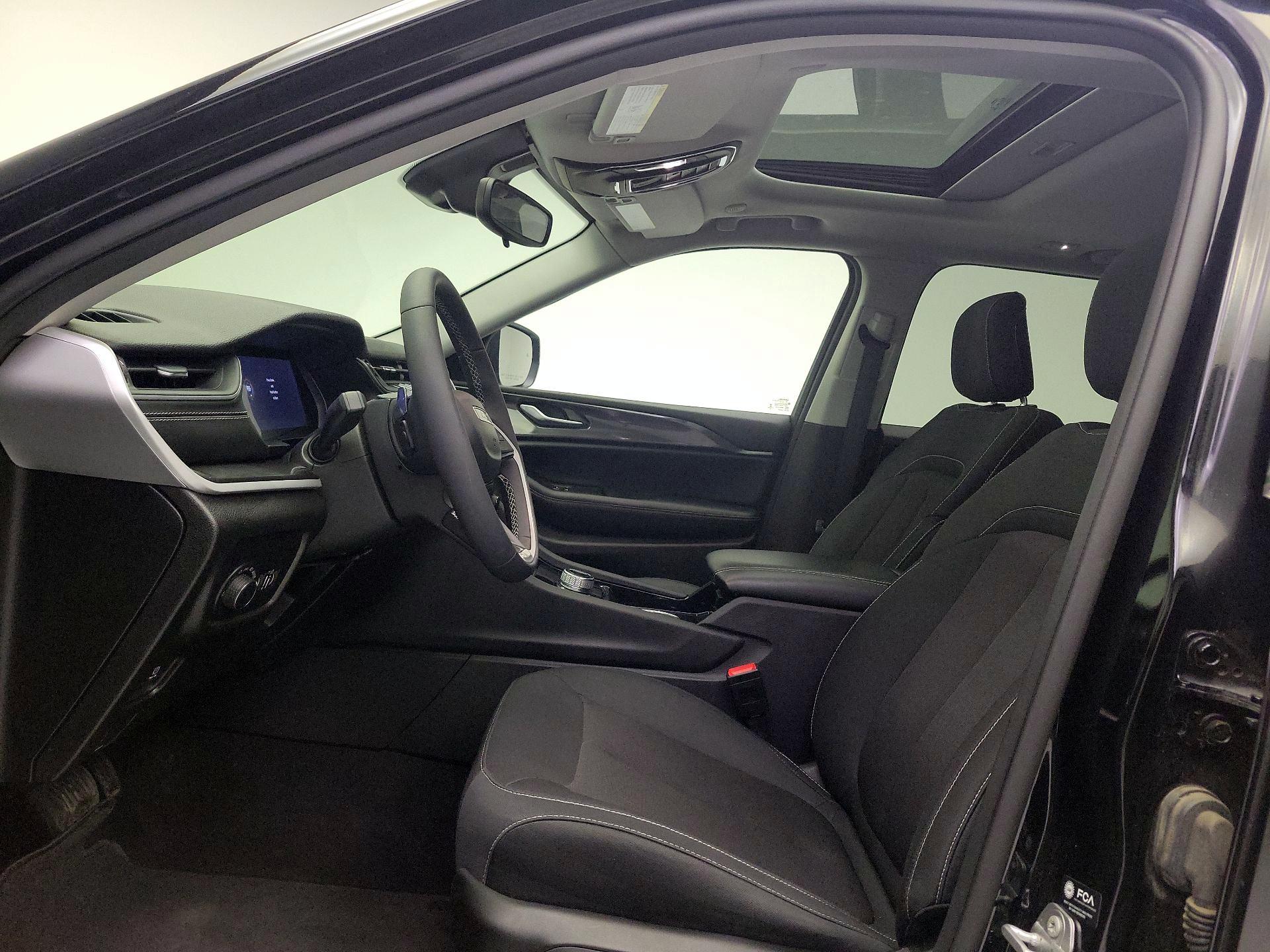 Thumbnail: 2023 Jeep Grand Cherokee - 19