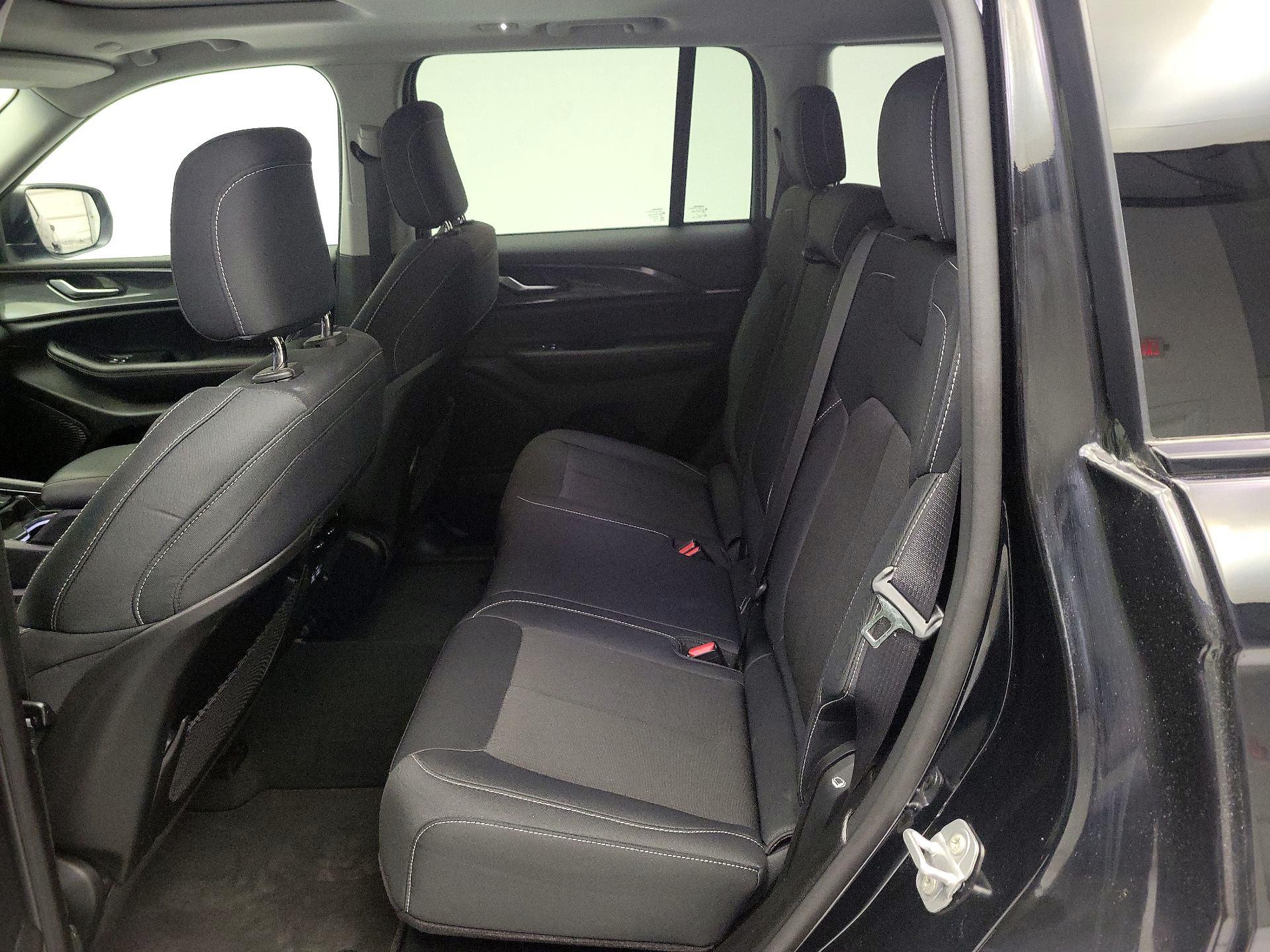 Thumbnail: 2023 Jeep Grand Cherokee - 20