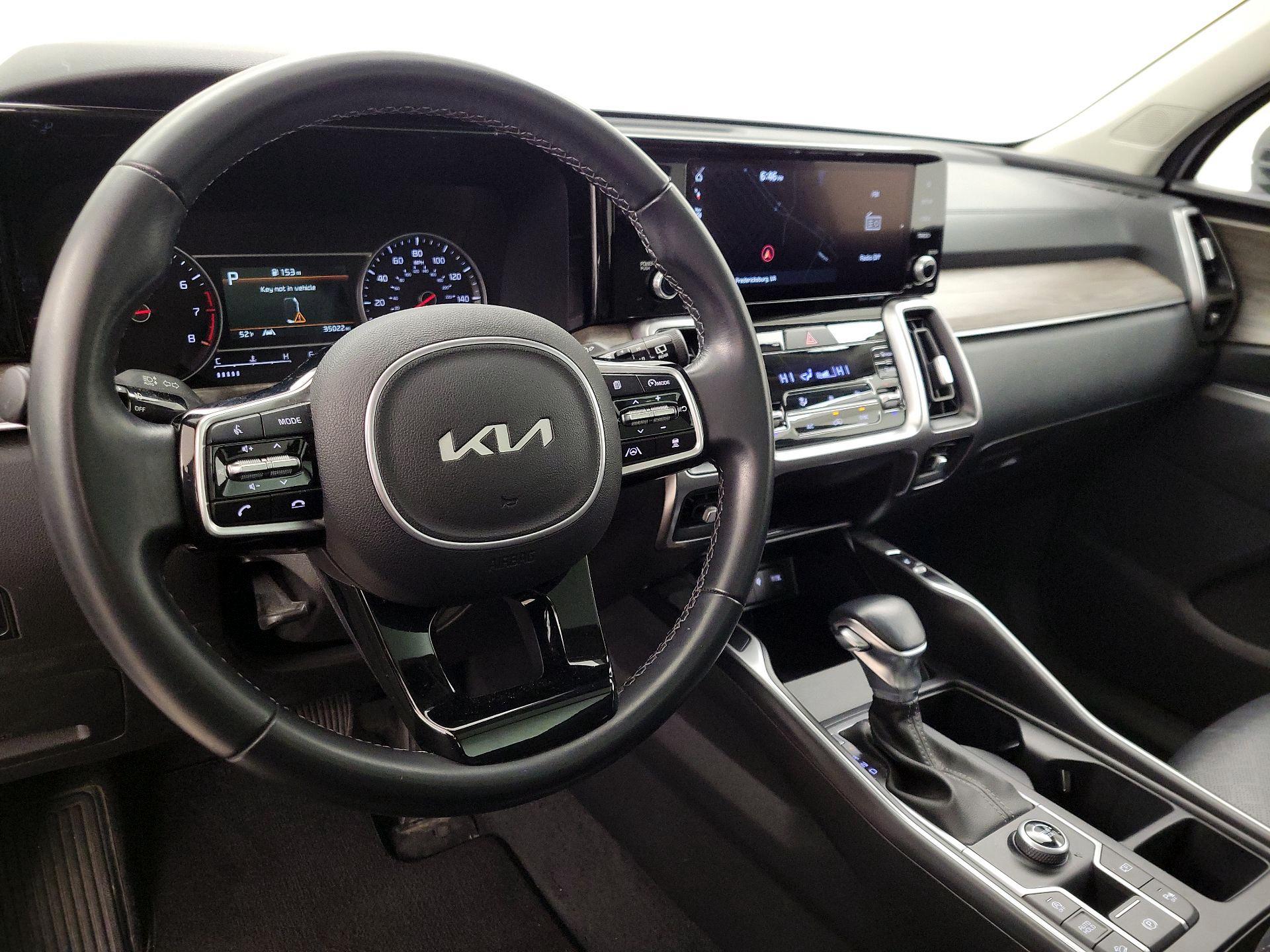 Thumbnail: 2023 Kia Sorento - 9