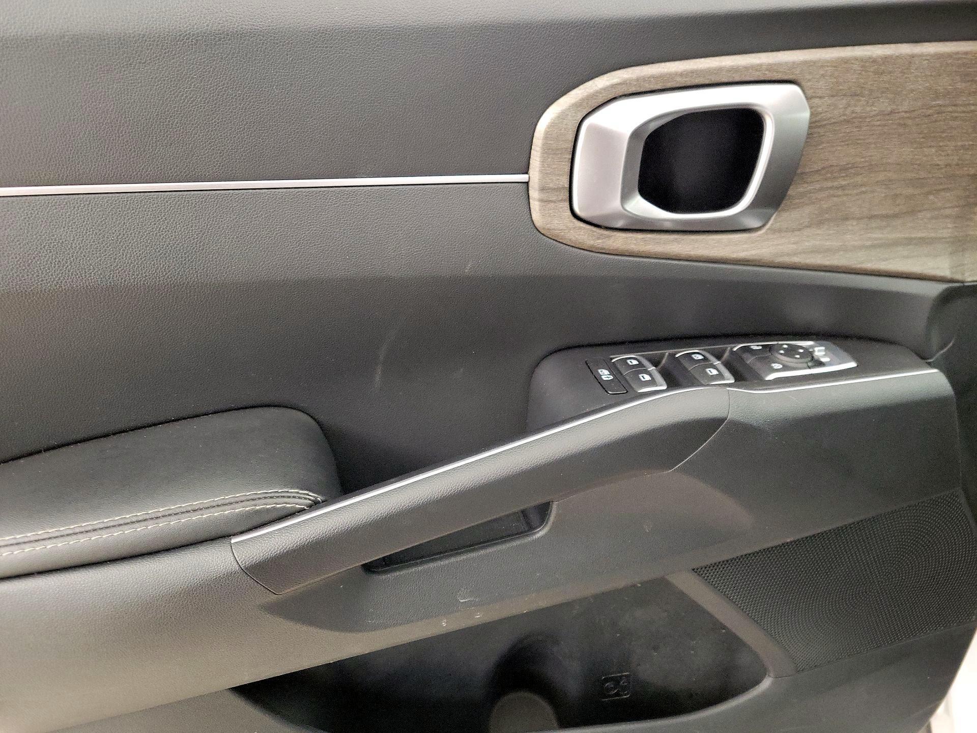 Thumbnail: 2023 Kia Sorento - 12