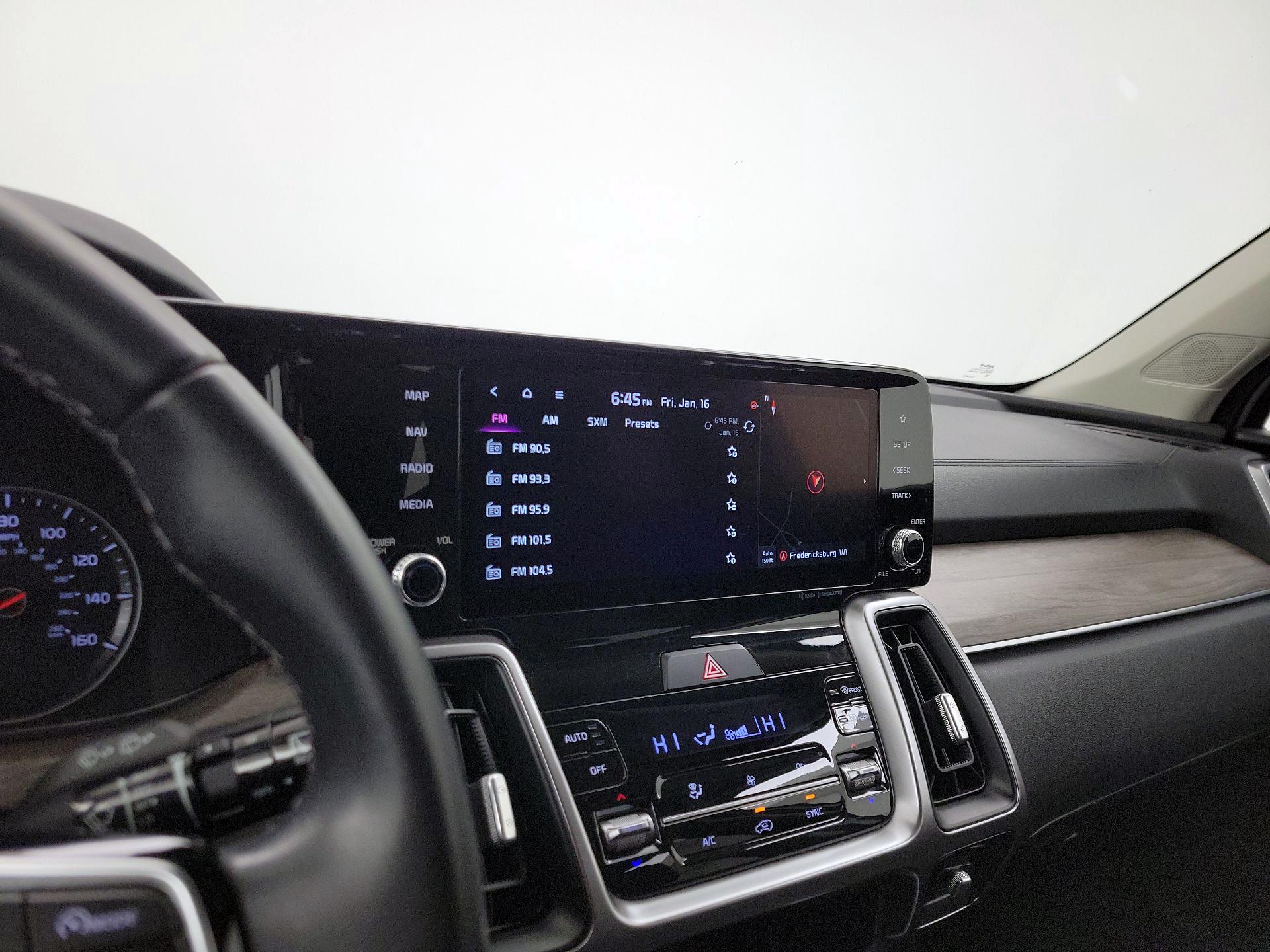 Thumbnail: 2023 Kia Sorento - 16