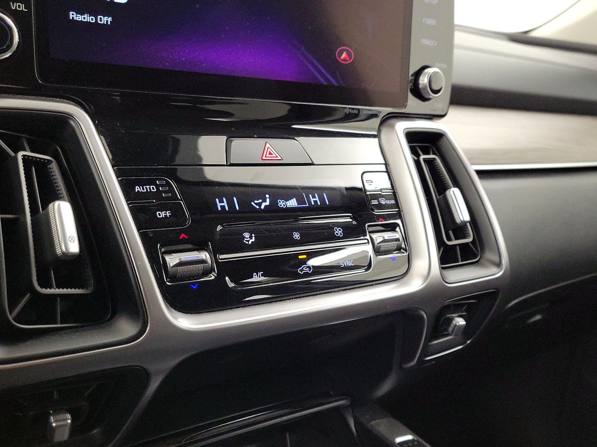 Thumbnail: 2023 Kia Sorento - 17