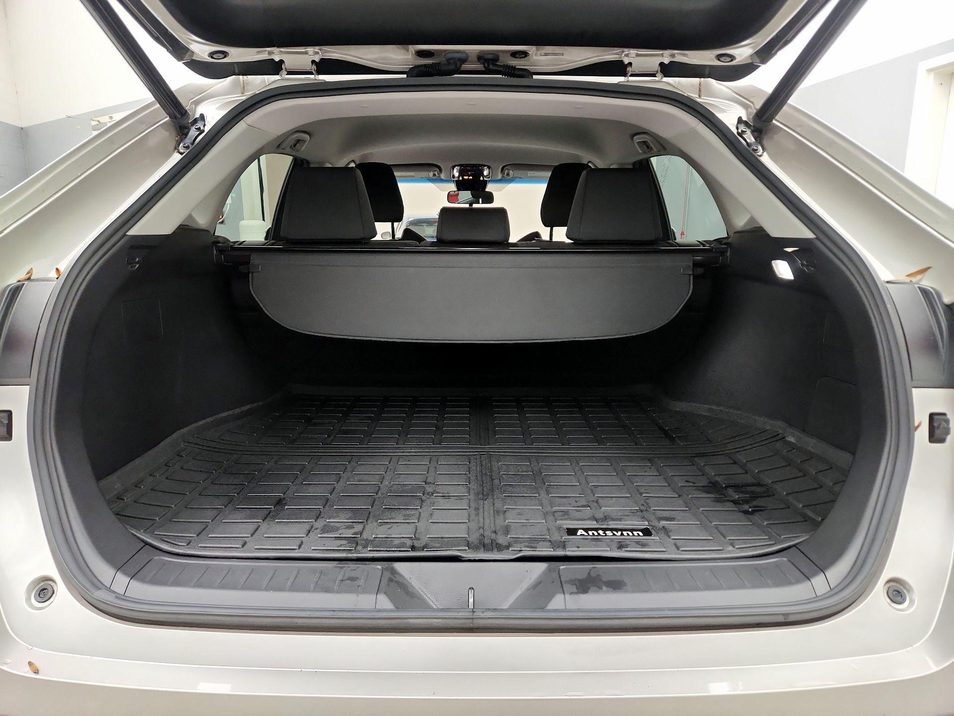 Thumbnail: 2021 Toyota Venza - 20