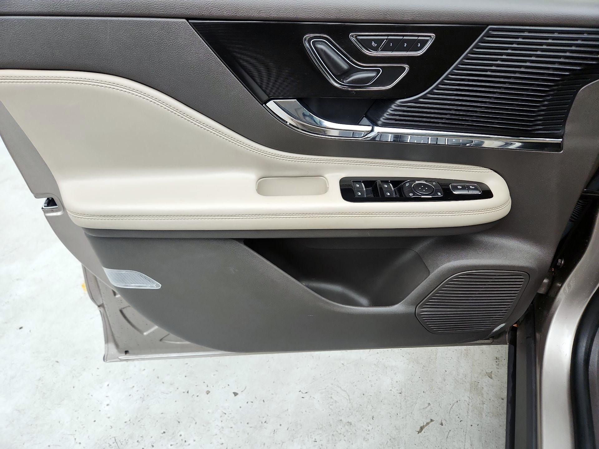 Thumbnail: 2021 Lincoln Corsair - 12