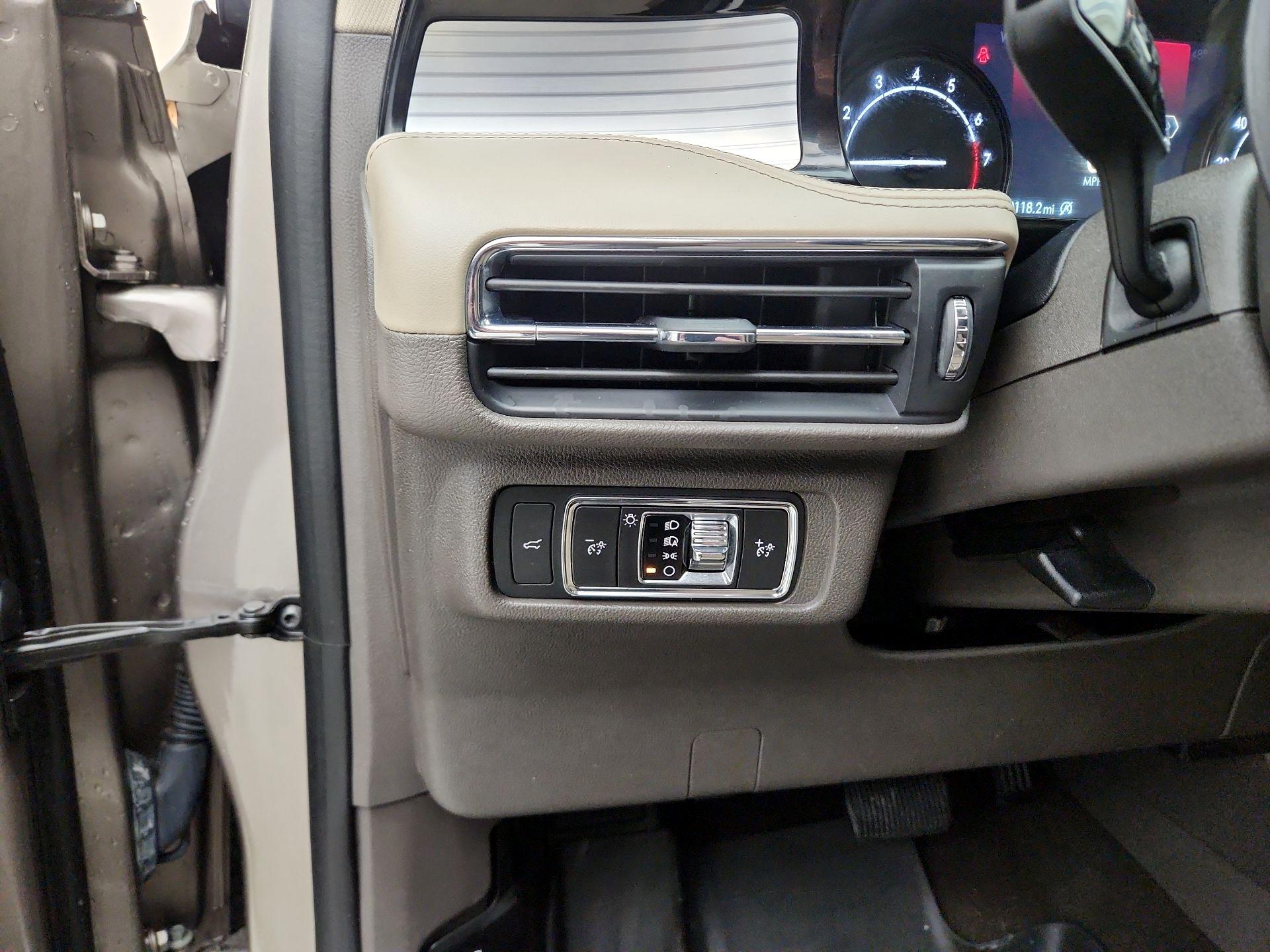 Thumbnail: 2021 Lincoln Corsair - 13