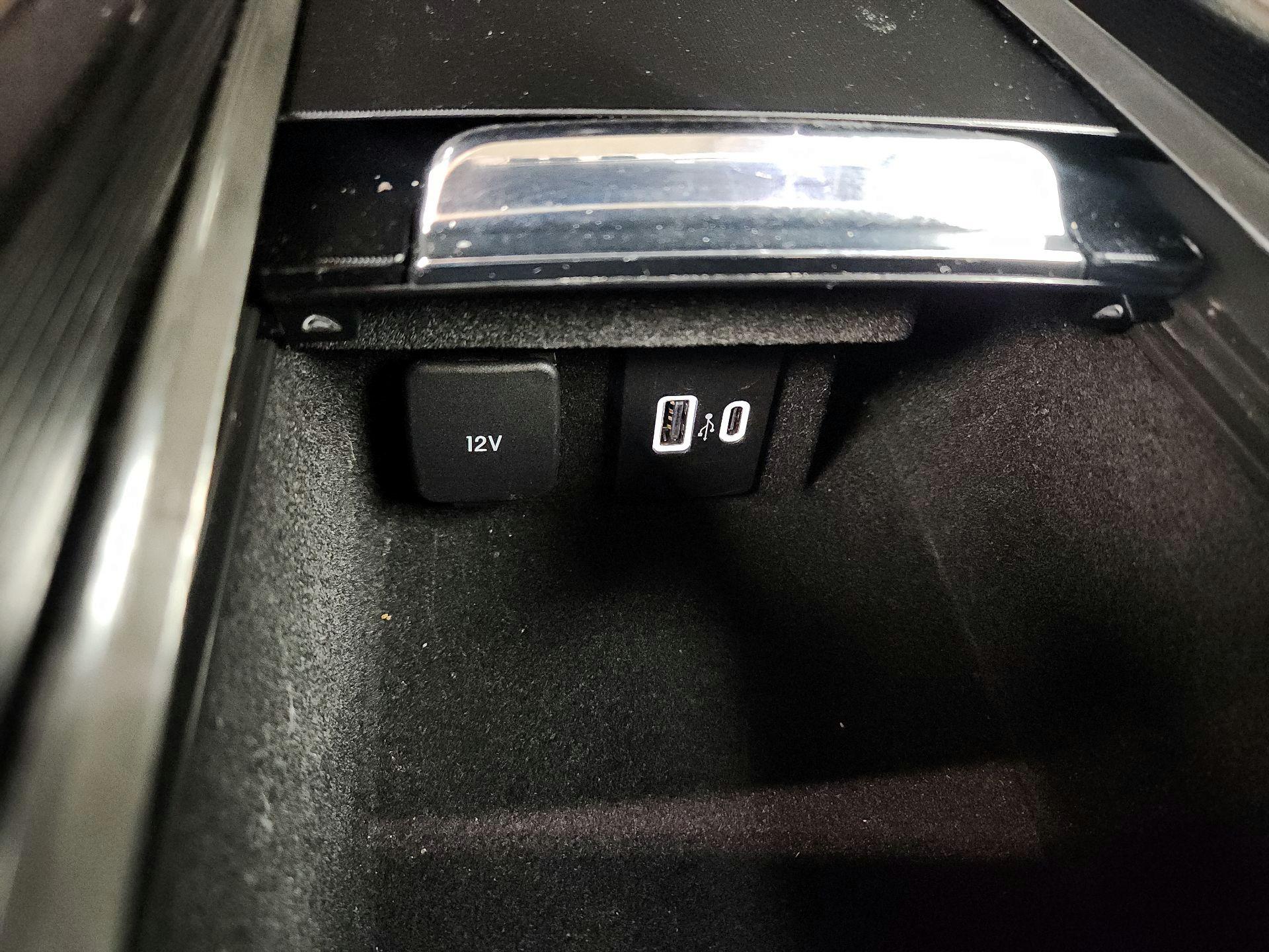 Thumbnail: 2021 Lincoln Corsair - 19