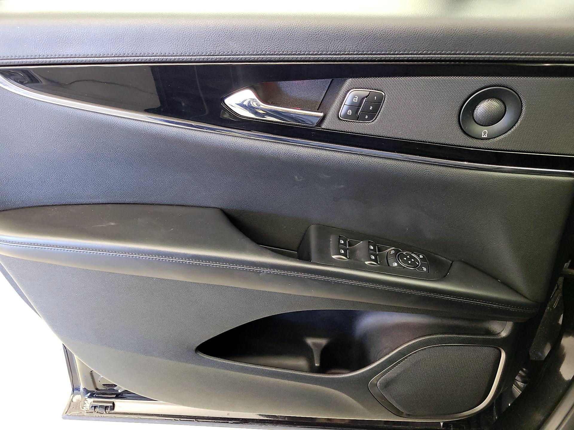 Thumbnail: 2023 Lincoln Nautilus - 12