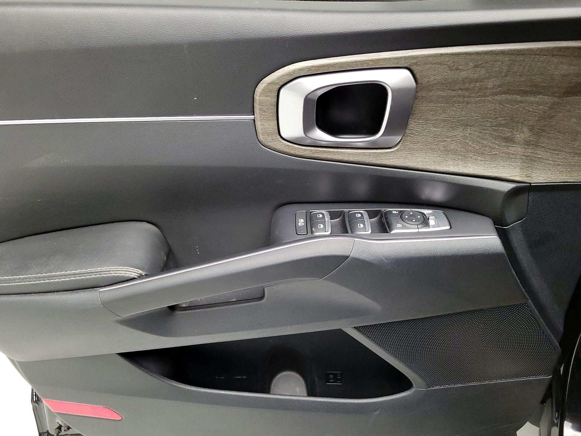 Thumbnail: 2023 Kia Sorento - 12