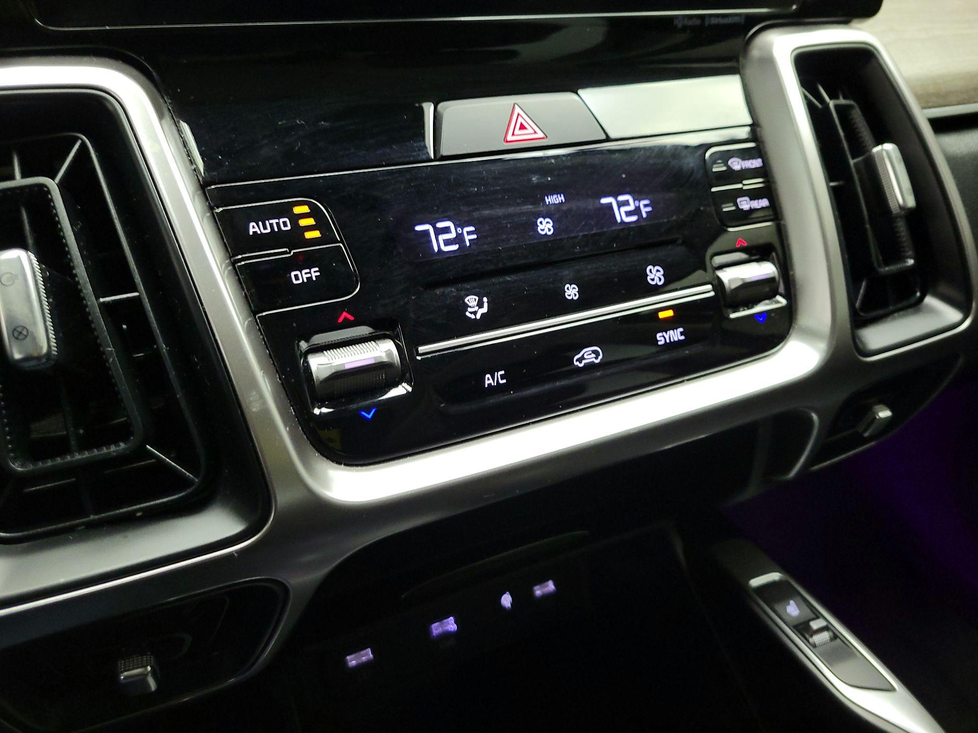 Thumbnail: 2023 Kia Sorento - 17