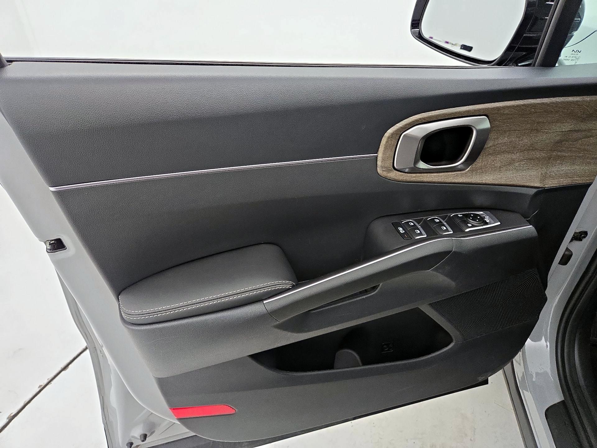 Thumbnail: 2023 Kia Sorento - 12