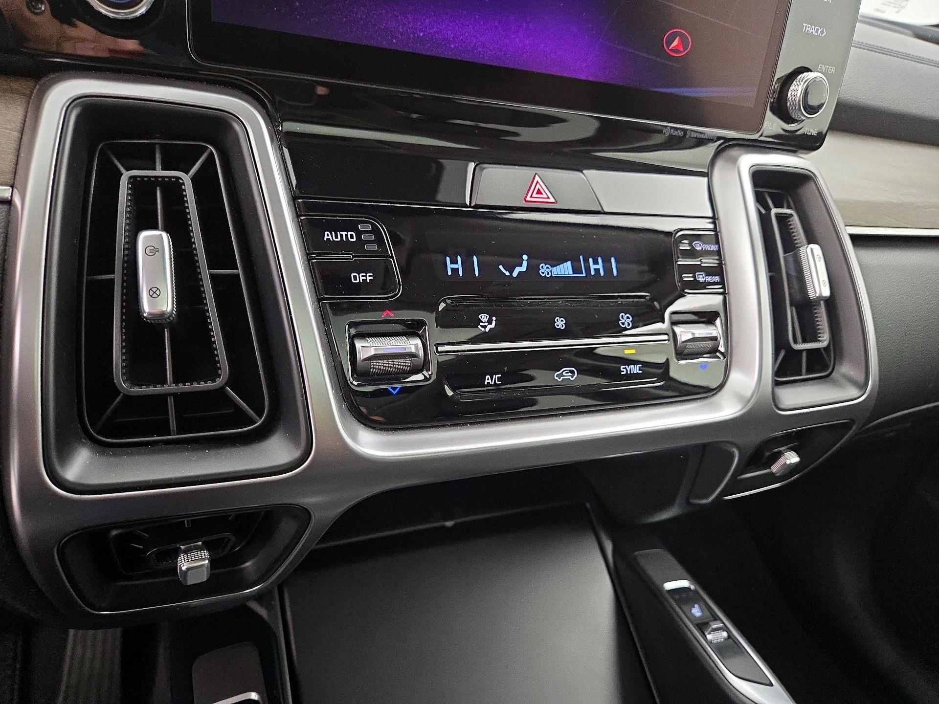 Thumbnail: 2023 Kia Sorento - 16