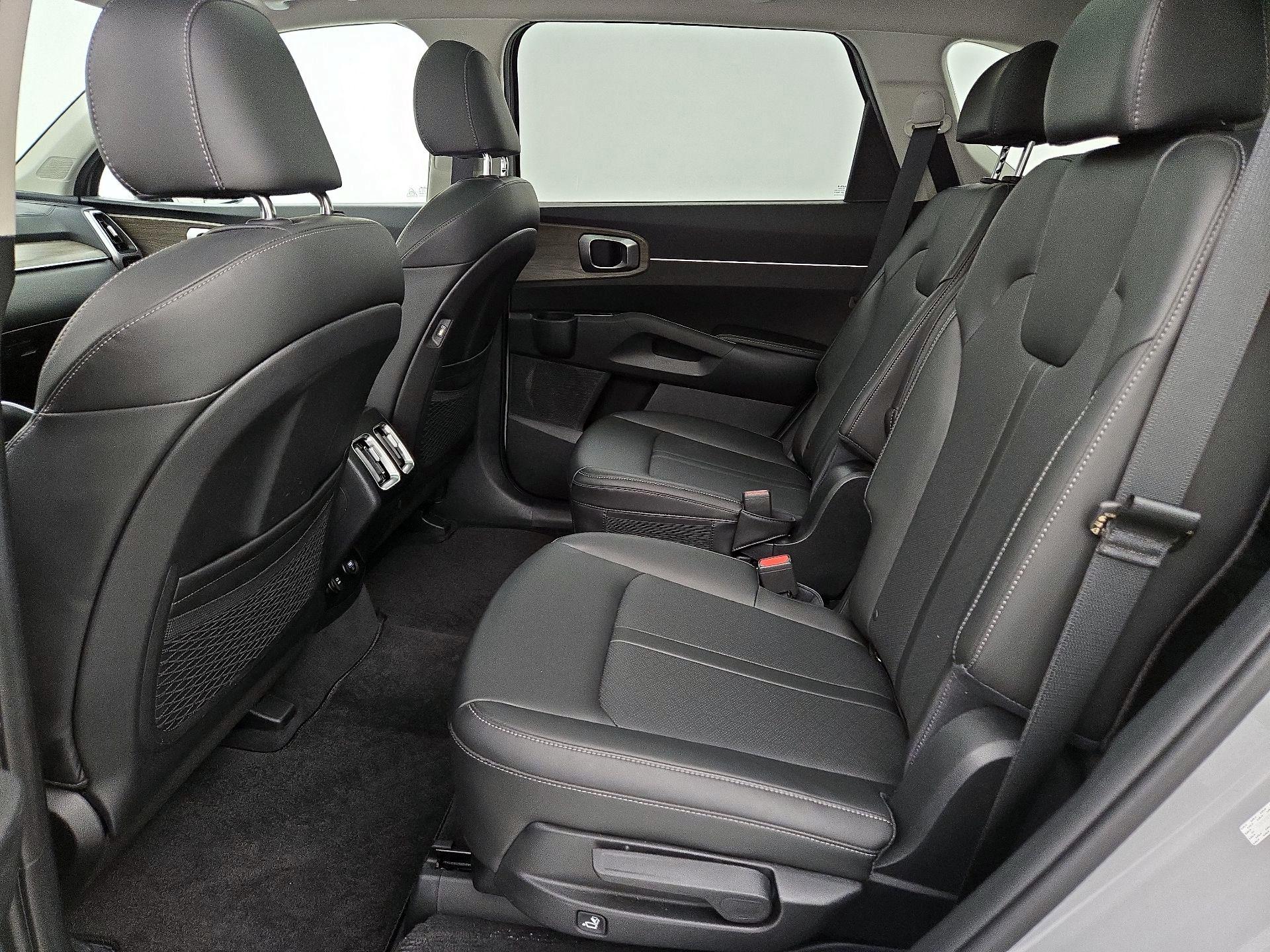 Thumbnail: 2023 Kia Sorento - 19